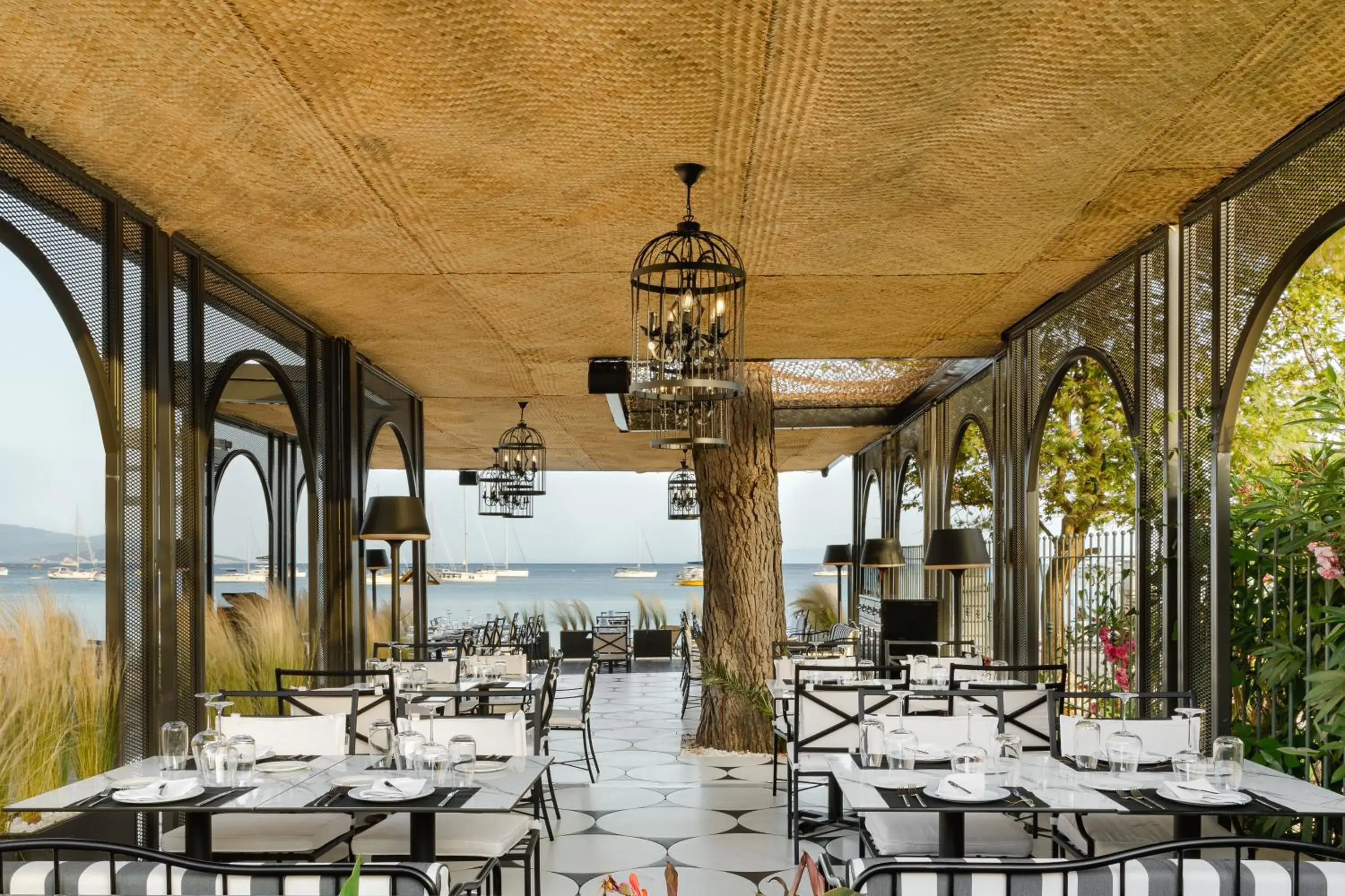 Restaurant/Places to Eat in Parga Beach Resort