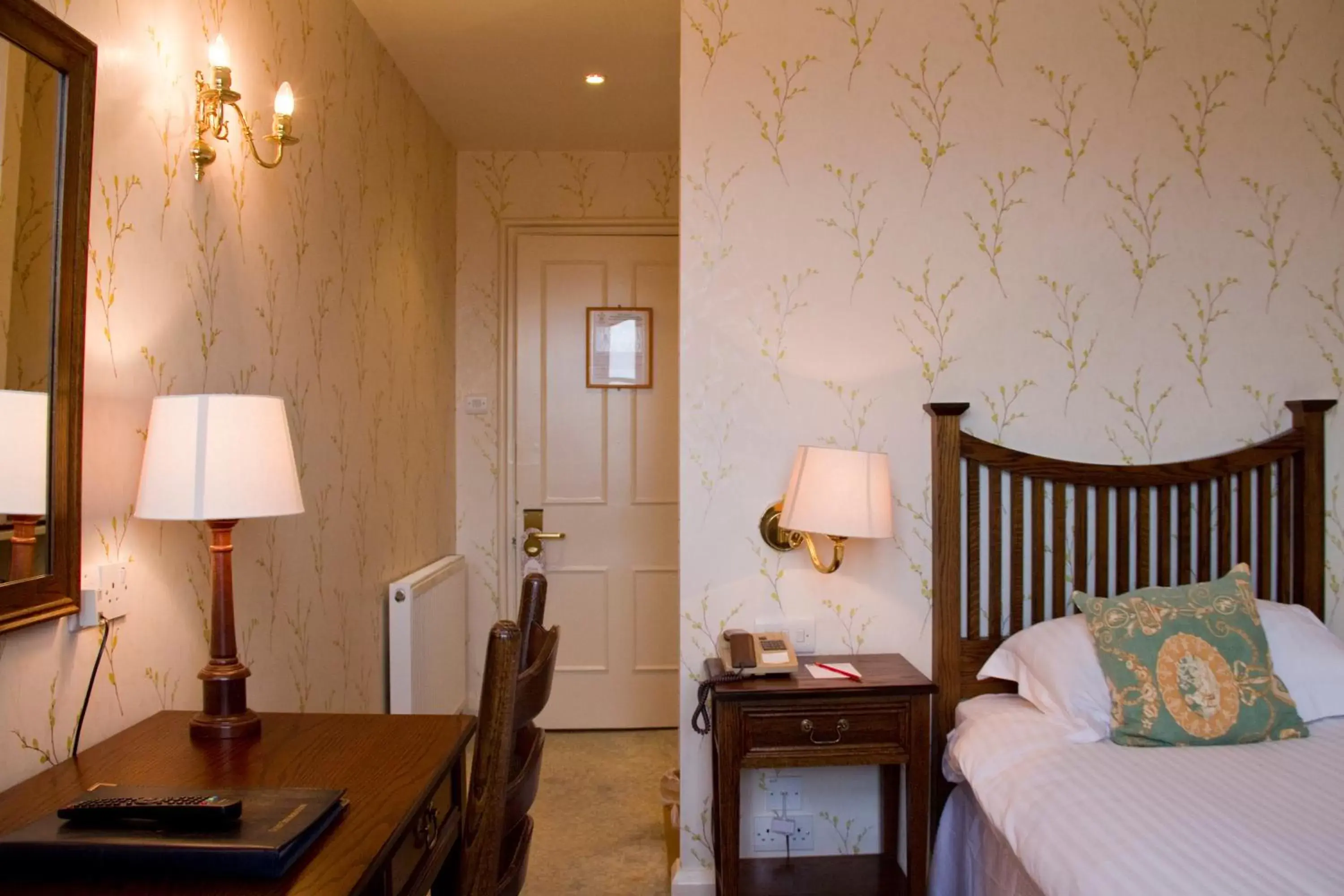 Bedroom, Seating Area in Duke Of Cornwall Hotel