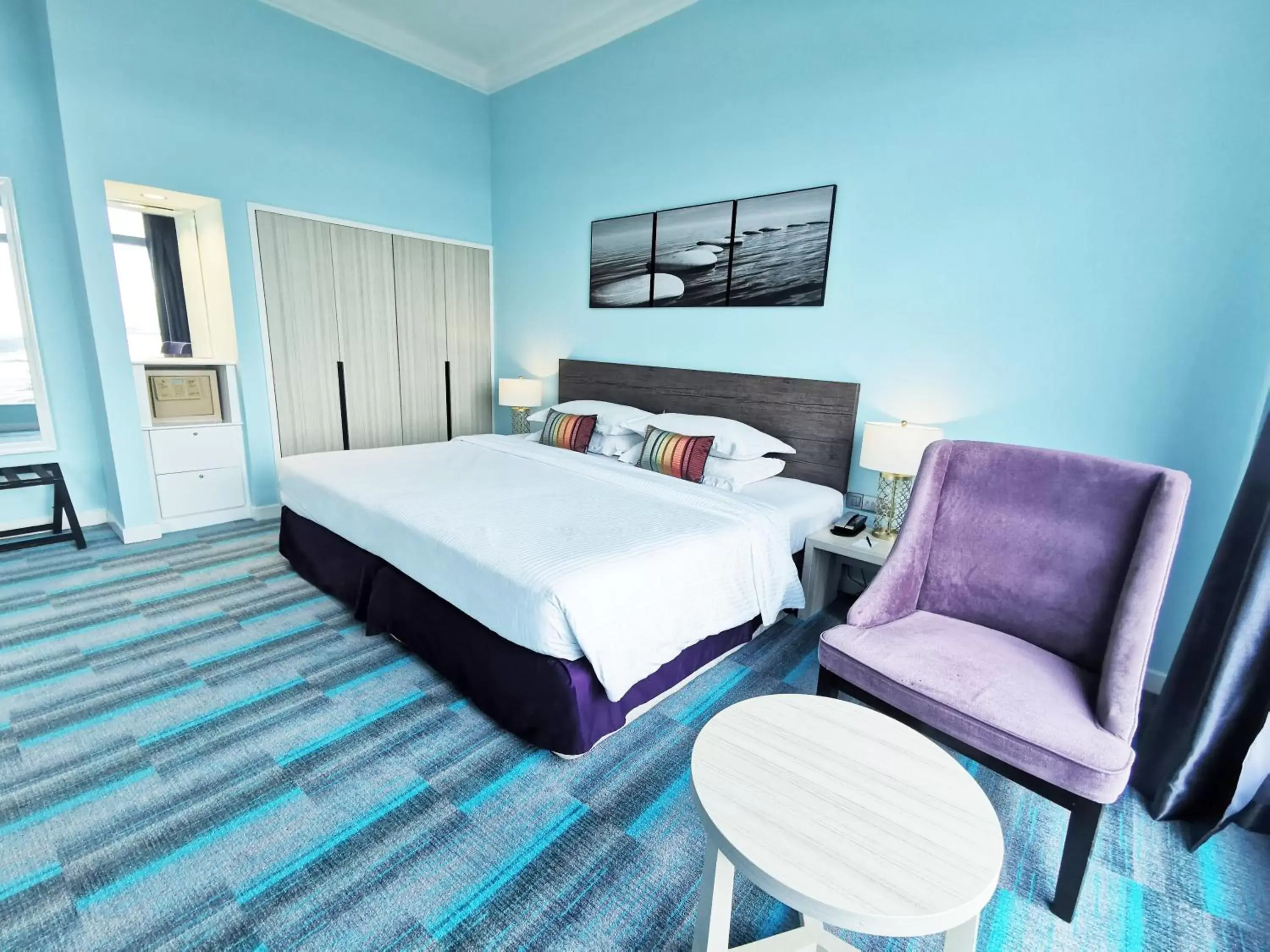 Photo of the whole room, Bed in Thistle Johor Bahru