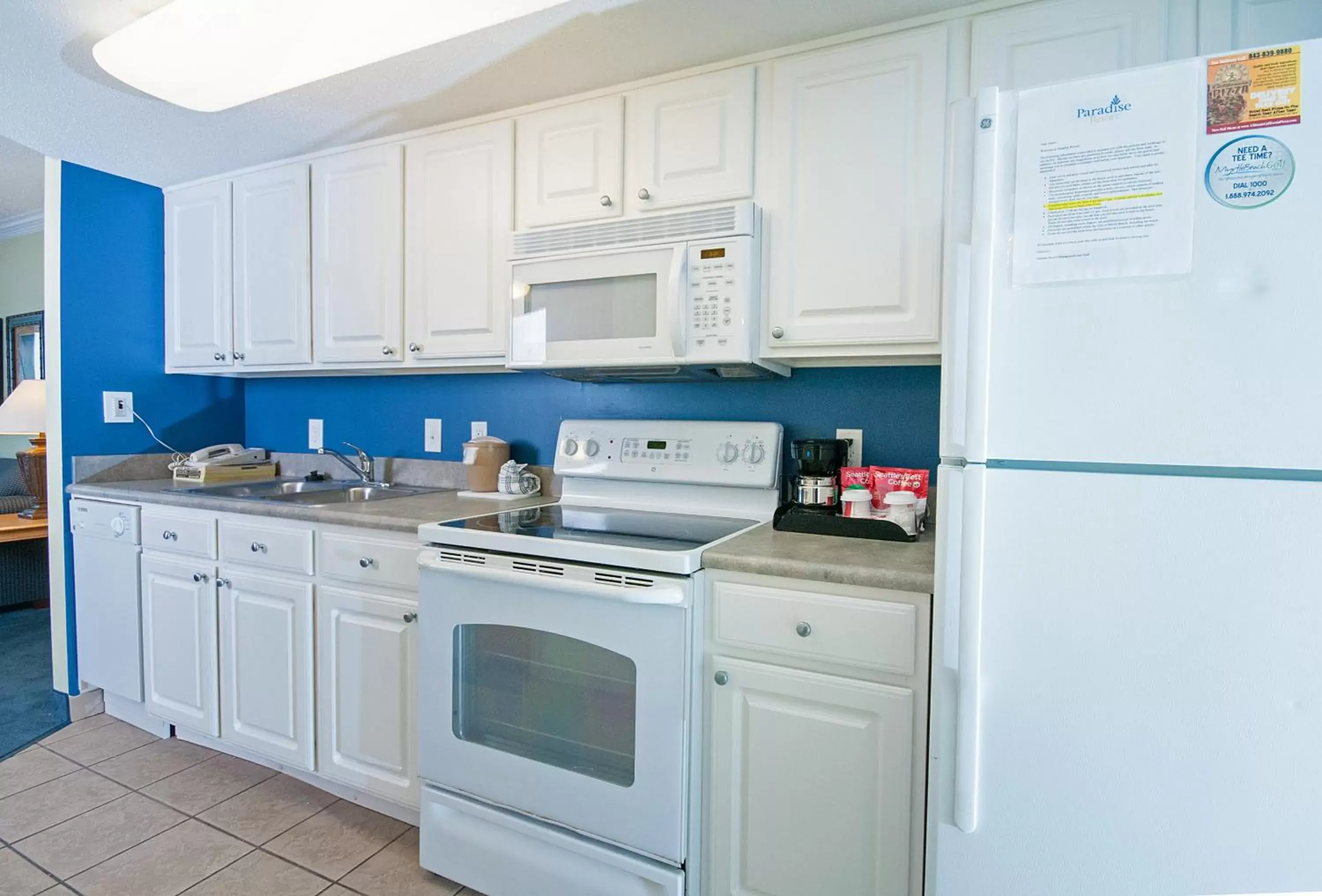 Kitchen or kitchenette, Kitchen/Kitchenette in Paradise Resort