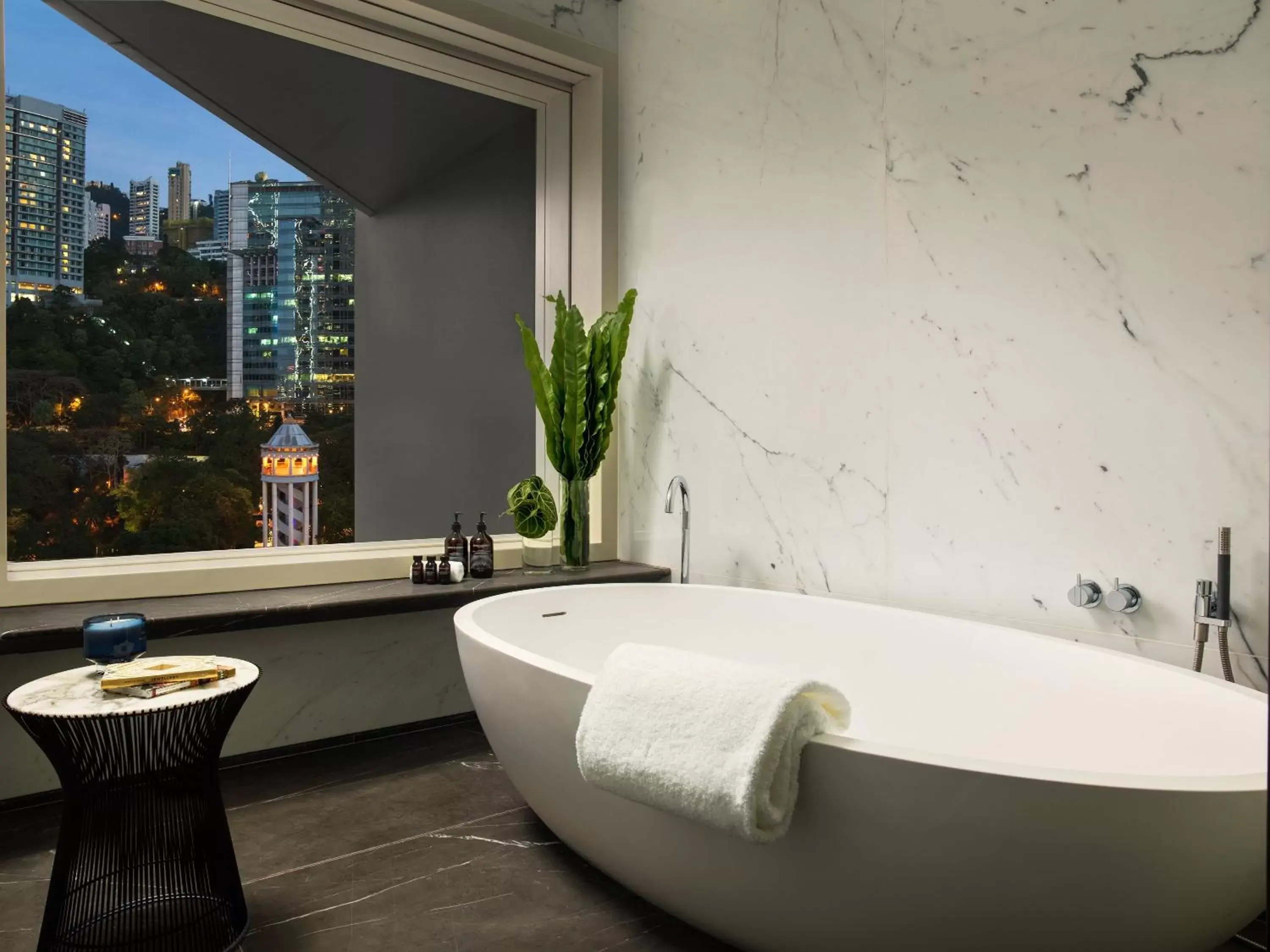 Spa and wellness centre/facilities, Bathroom in The Murray, Hong Kong, a Niccolo Hotel