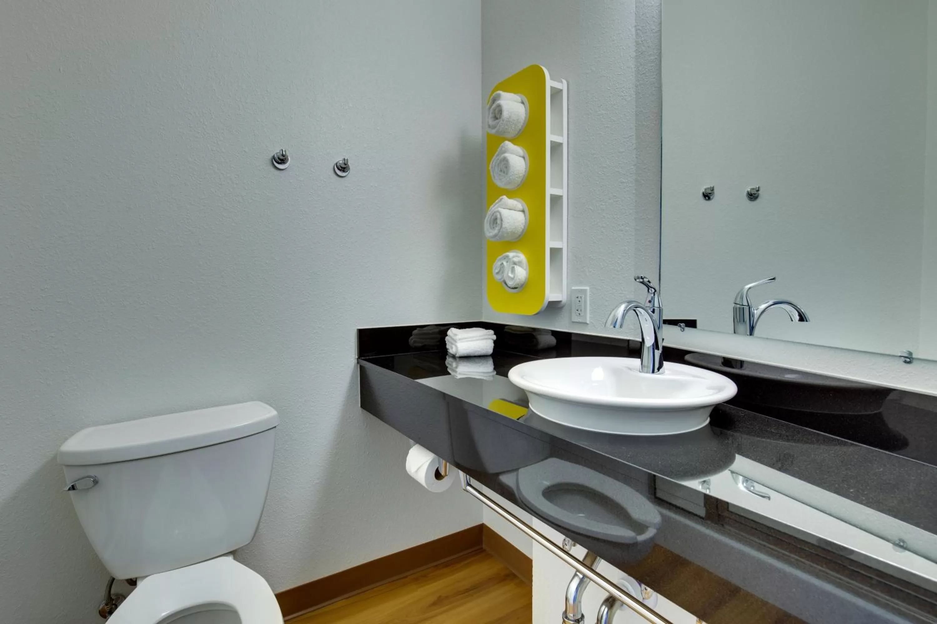 Bathroom in Motel 6 Poplar Bluff, MO