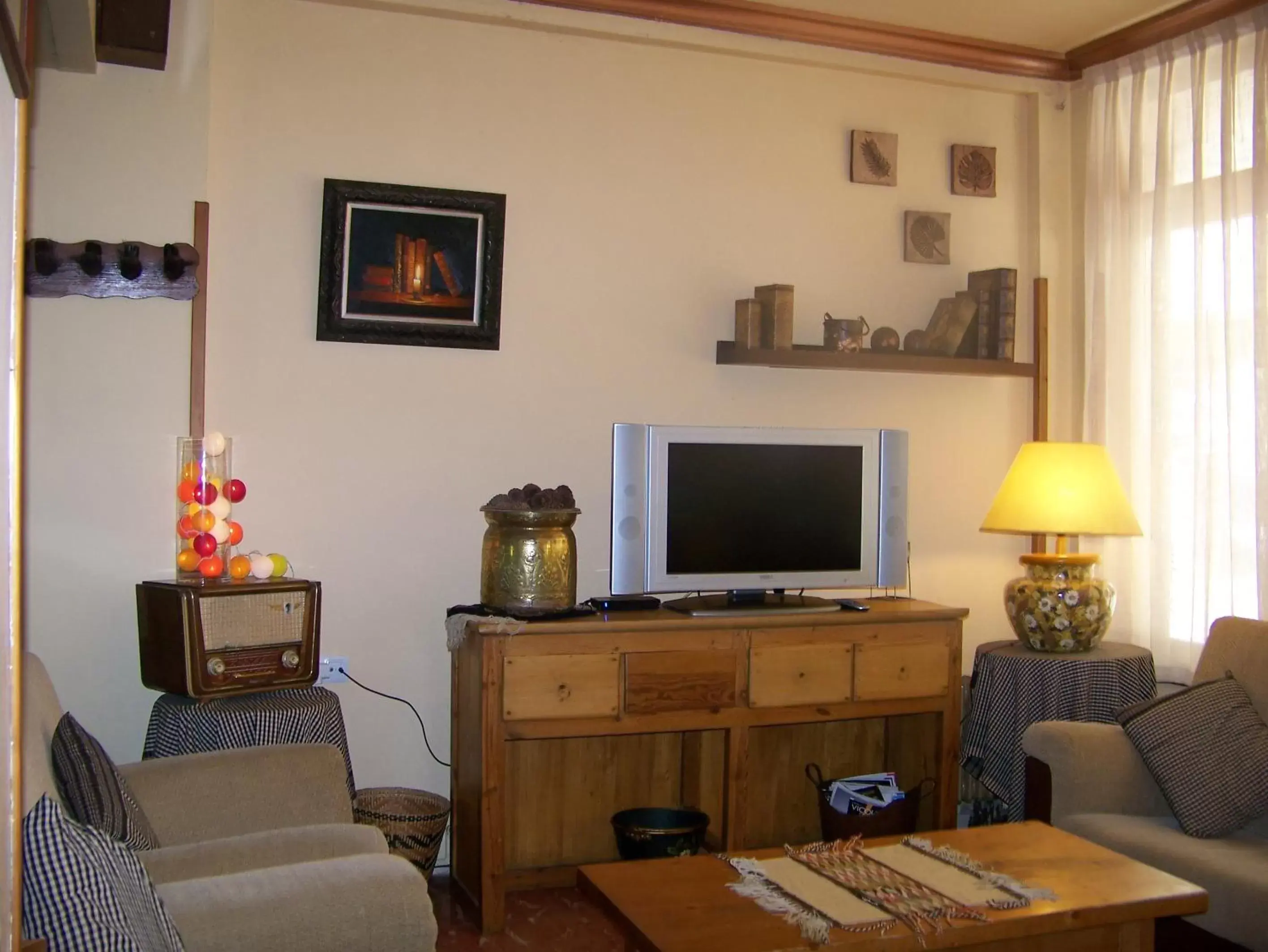 Communal lounge/ TV room, TV/Entertainment Center in Hotel Prats