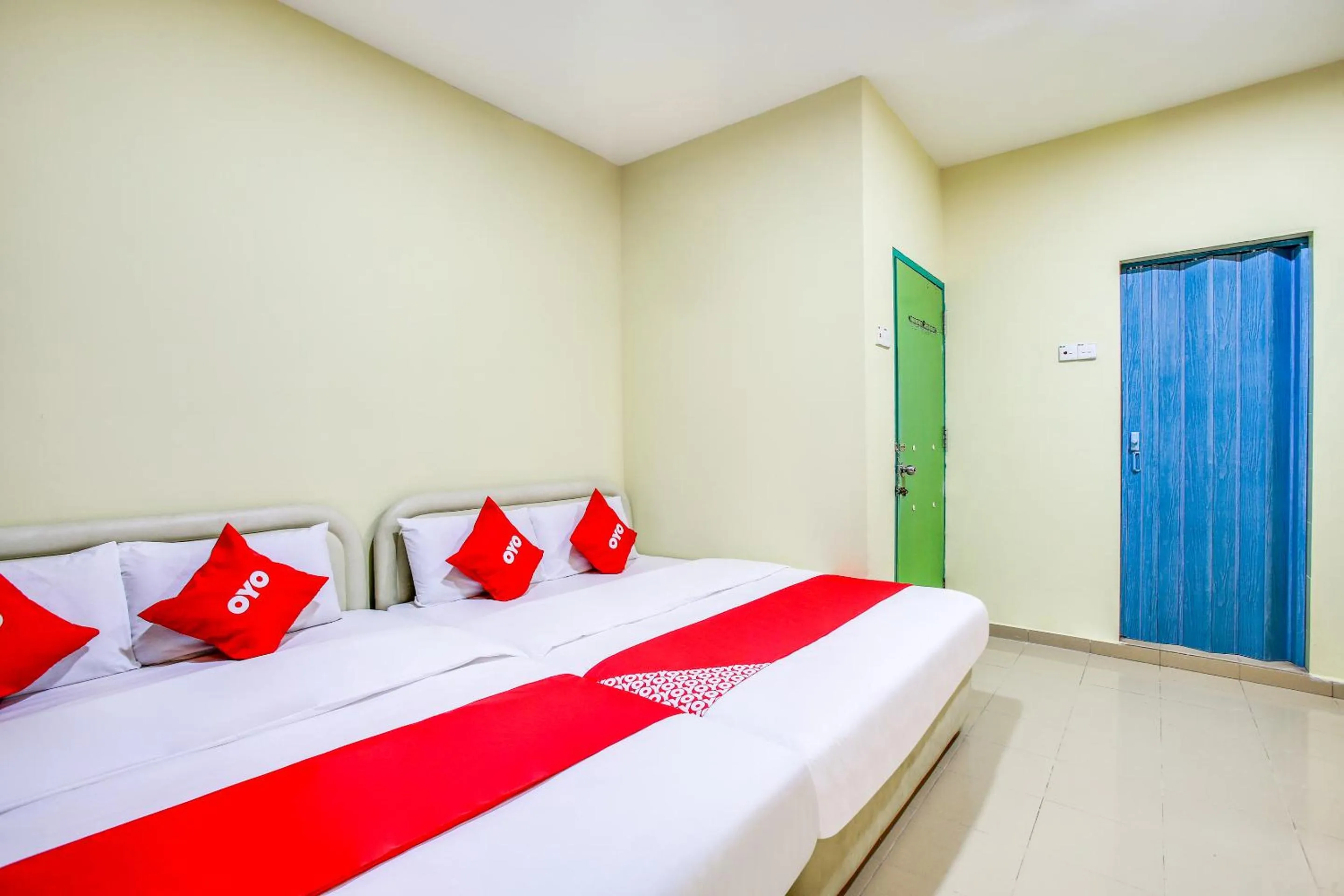 Property building, Bed in Foong Inn Hotel Banting