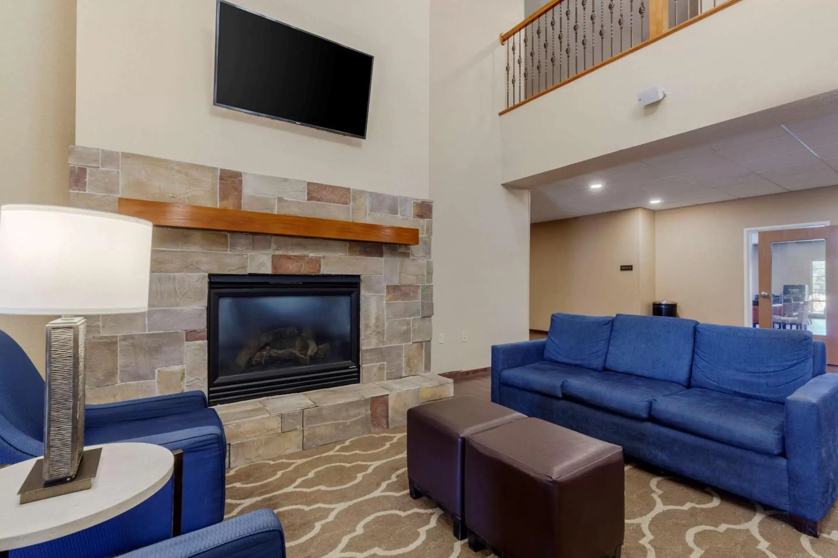 Lobby or reception, Seating Area in Comfort Suites Johnson Creek Conference