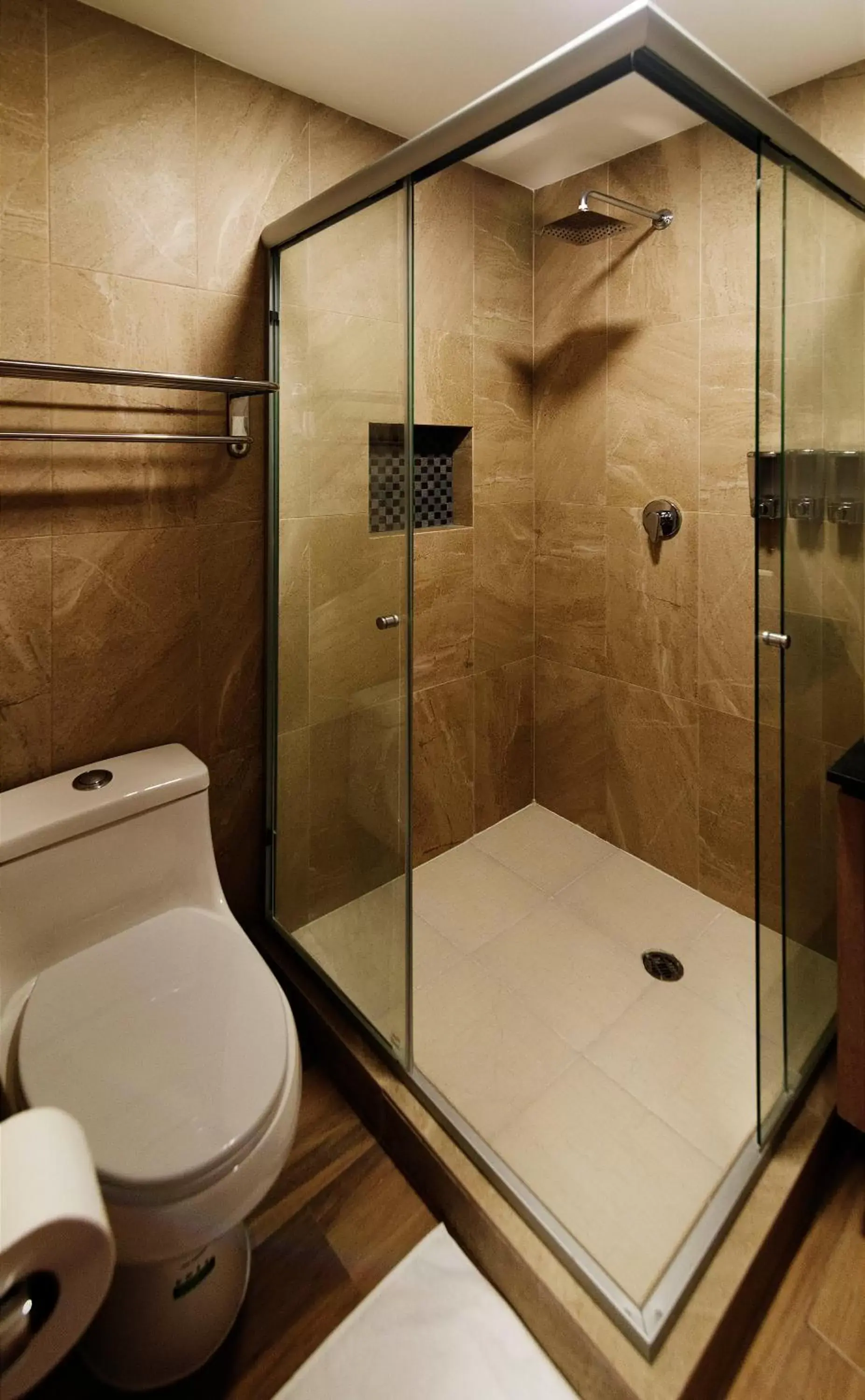 Shower, Bathroom in Heaven Hotel