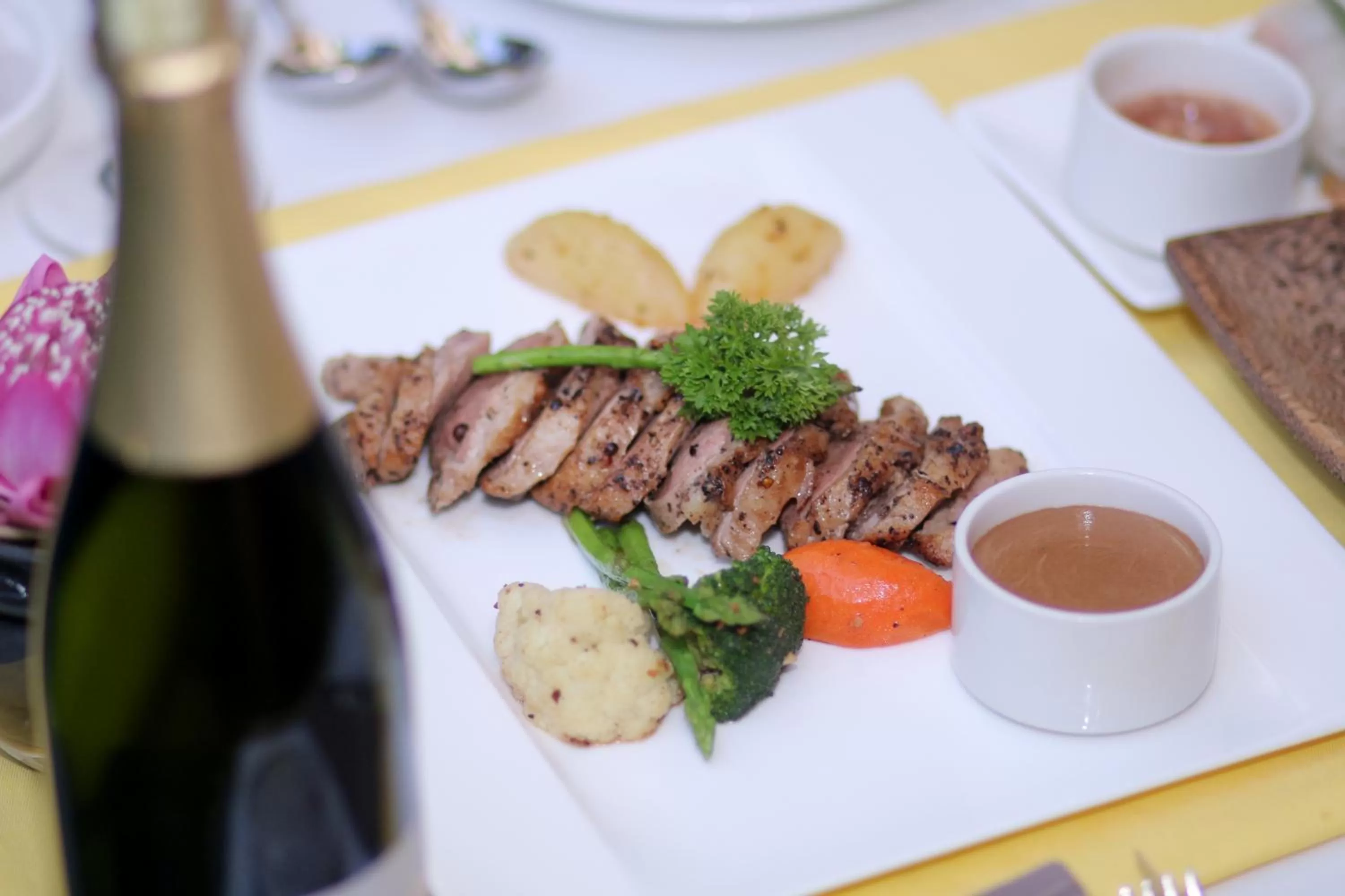 Food in Sarina Hotel & Villa