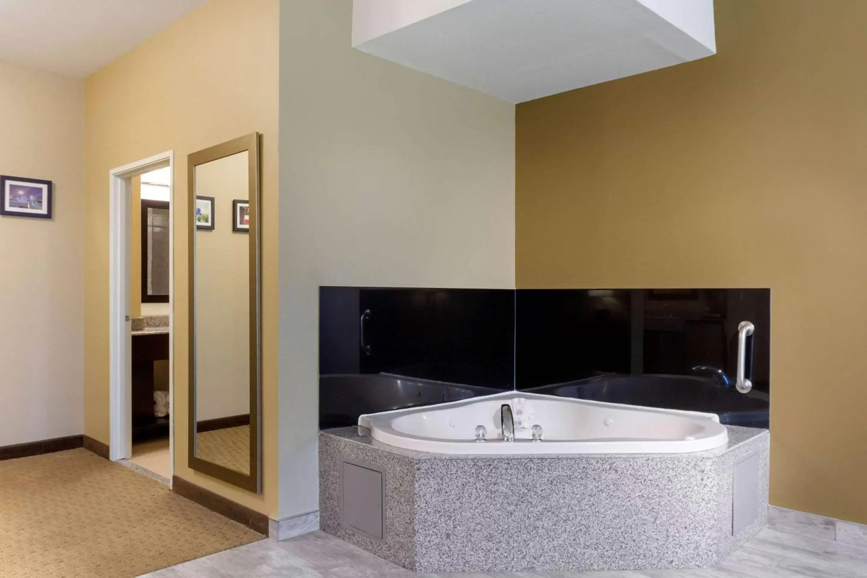 Photo of the whole room, Bathroom in Comfort Inn & Suites Amarillo