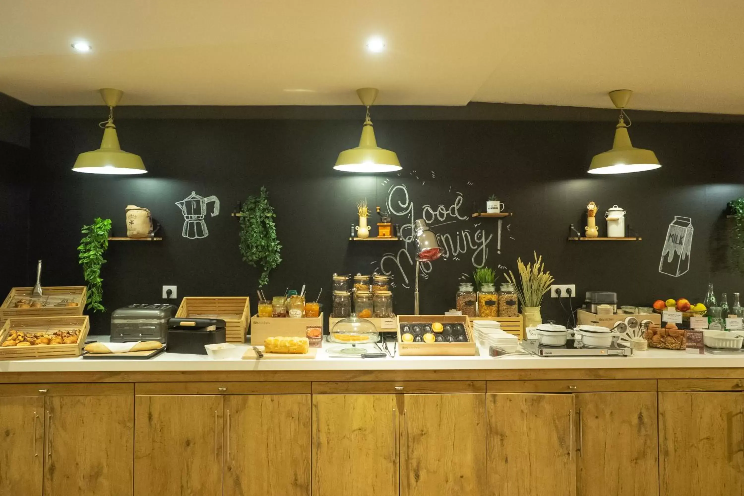 Restaurant/Places to Eat in ibis Douai Centre