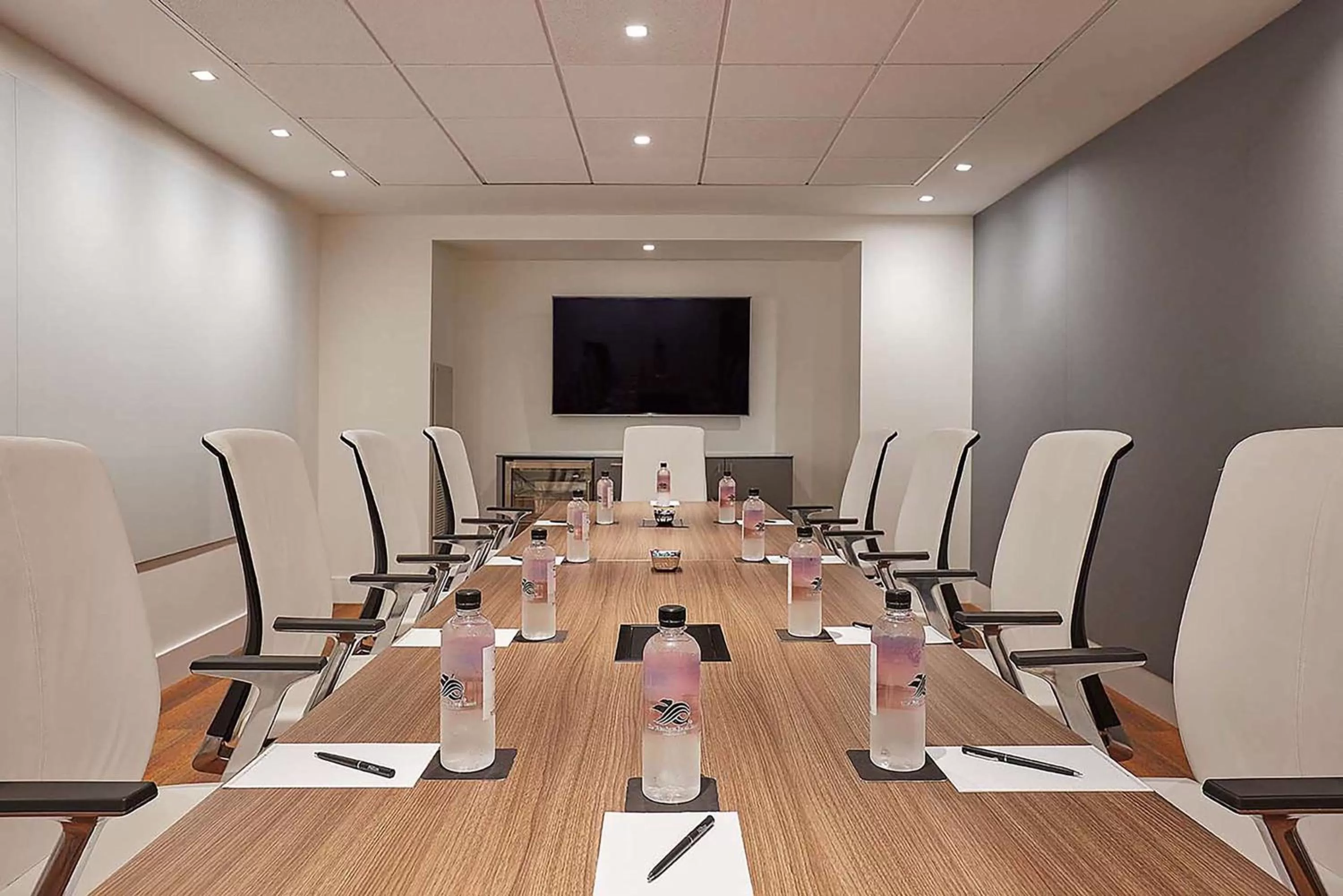 Meeting/conference room in The Waterfront Beach Resort, A Hilton Hotel