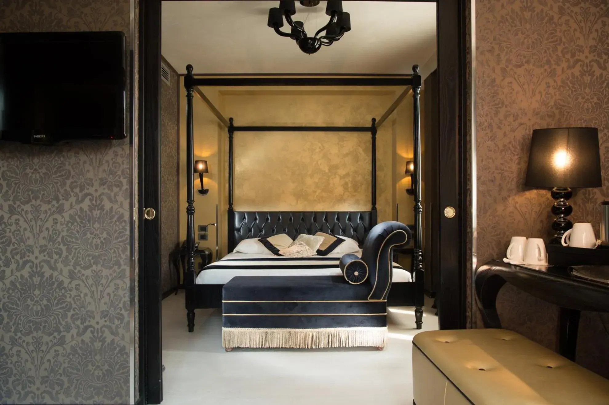 Bedroom, Bed in Carnival Palace - Venice Collection