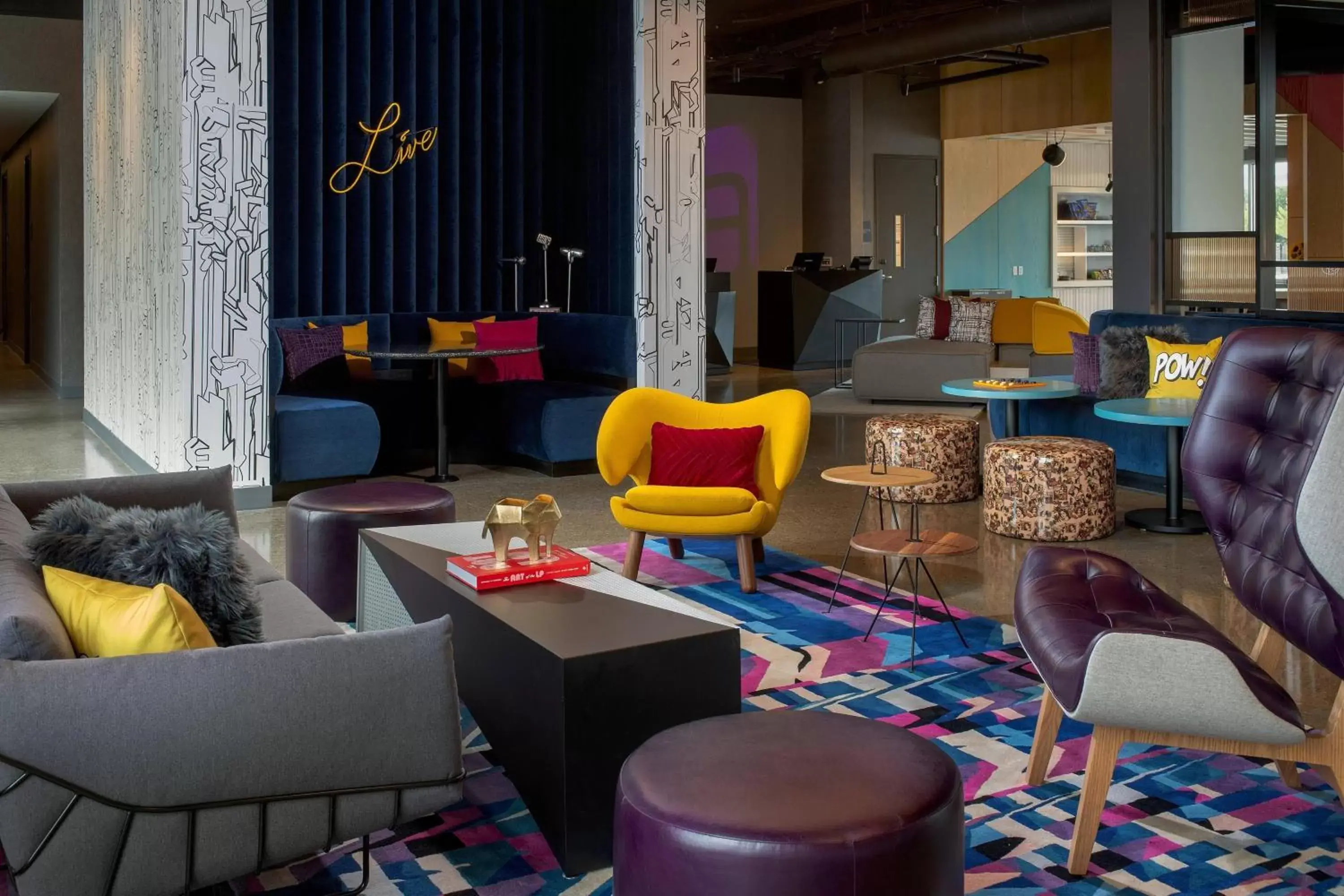 Lounge or bar in Aloft Knoxville West