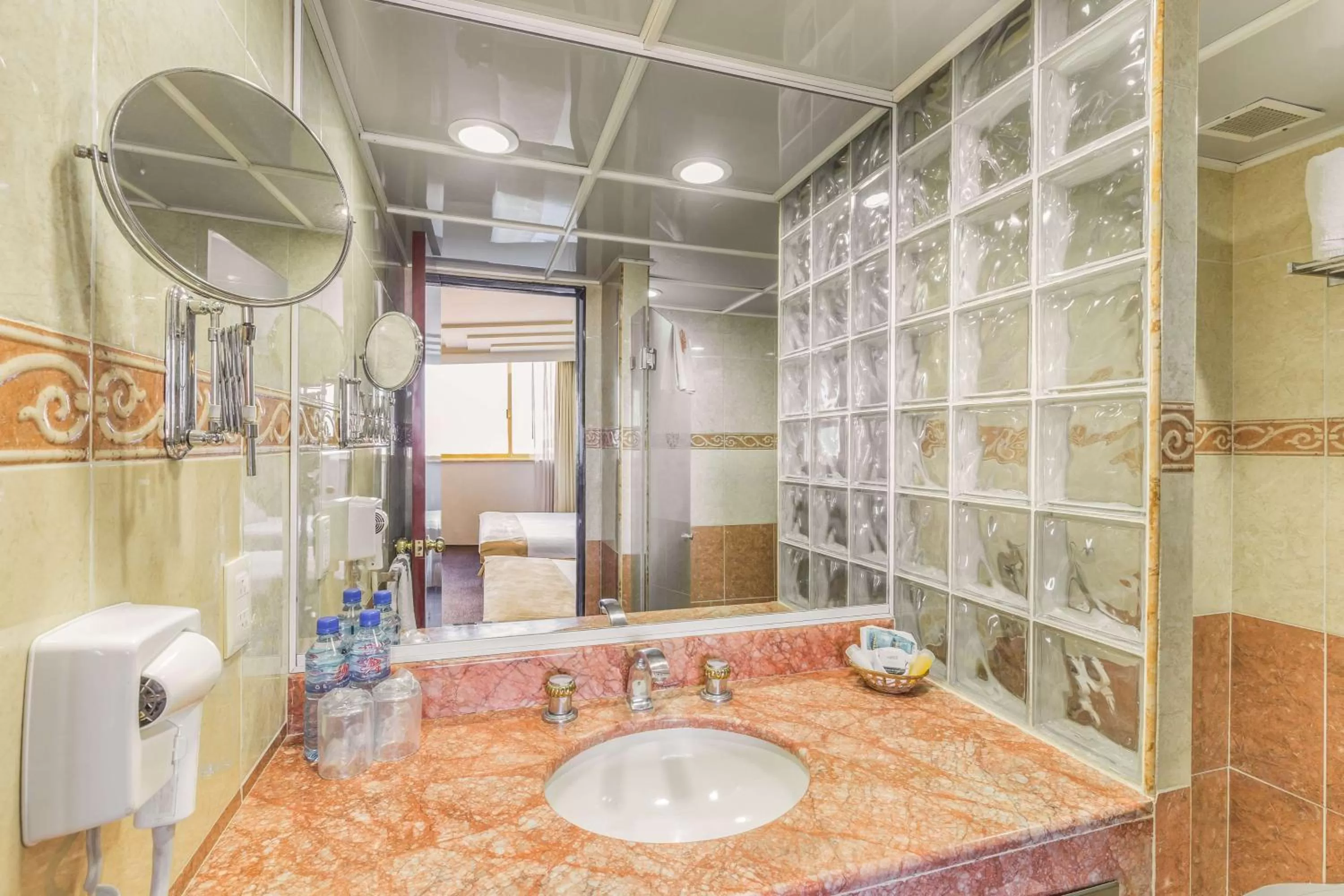 Shower in Hotel Estoril