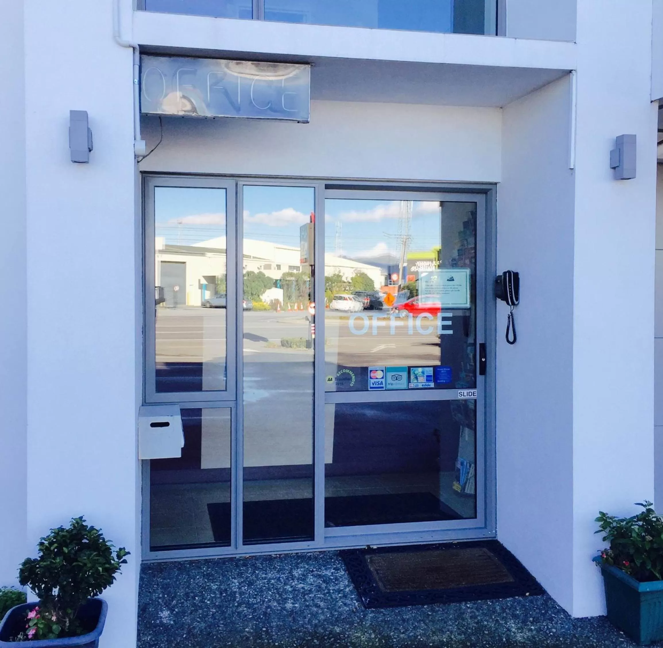 Lobby or reception in Alpha Motel with Spa-Bath