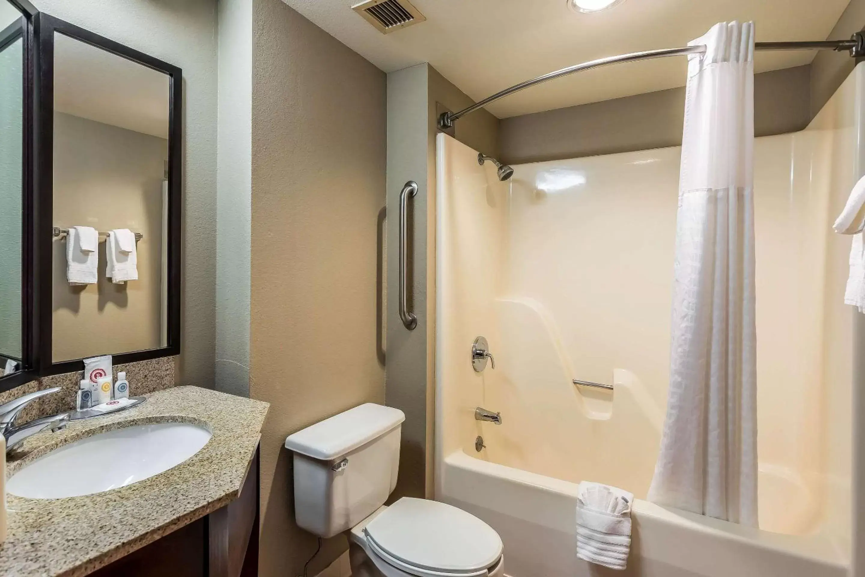 Photo of the whole room, Bathroom in Comfort Inn SW Omaha I-80