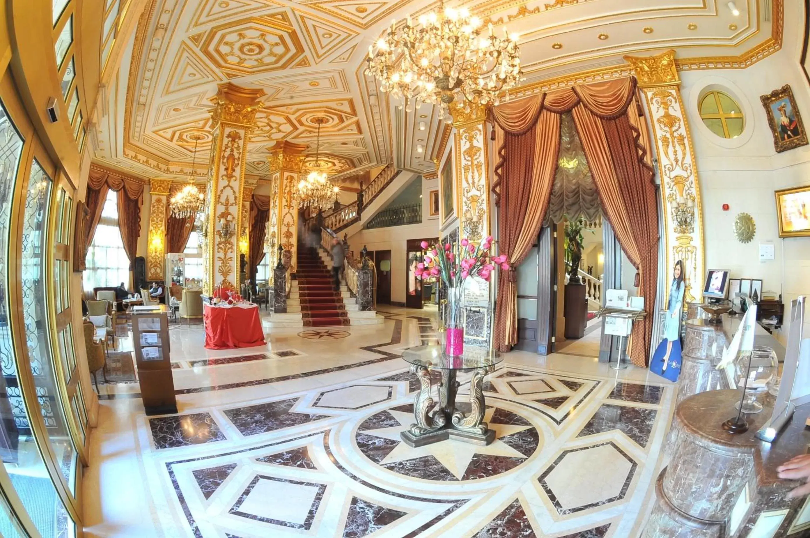 Lobby or reception in Serenada Golden Palace - Boutique Hotel