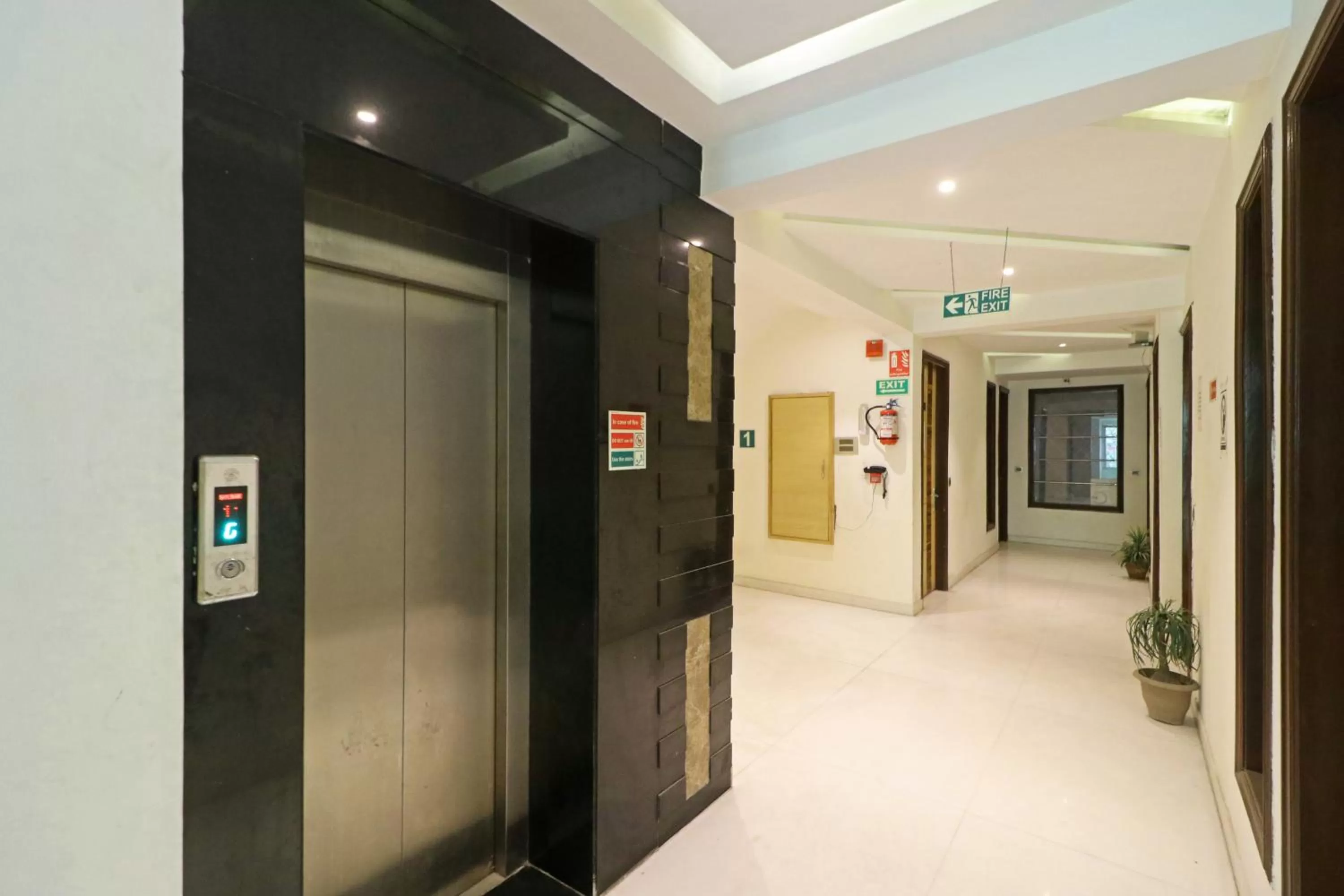 Lobby or reception in The Hotel Mohit -5 Minutes Walk From New Delhi Railway Station - Paharganj