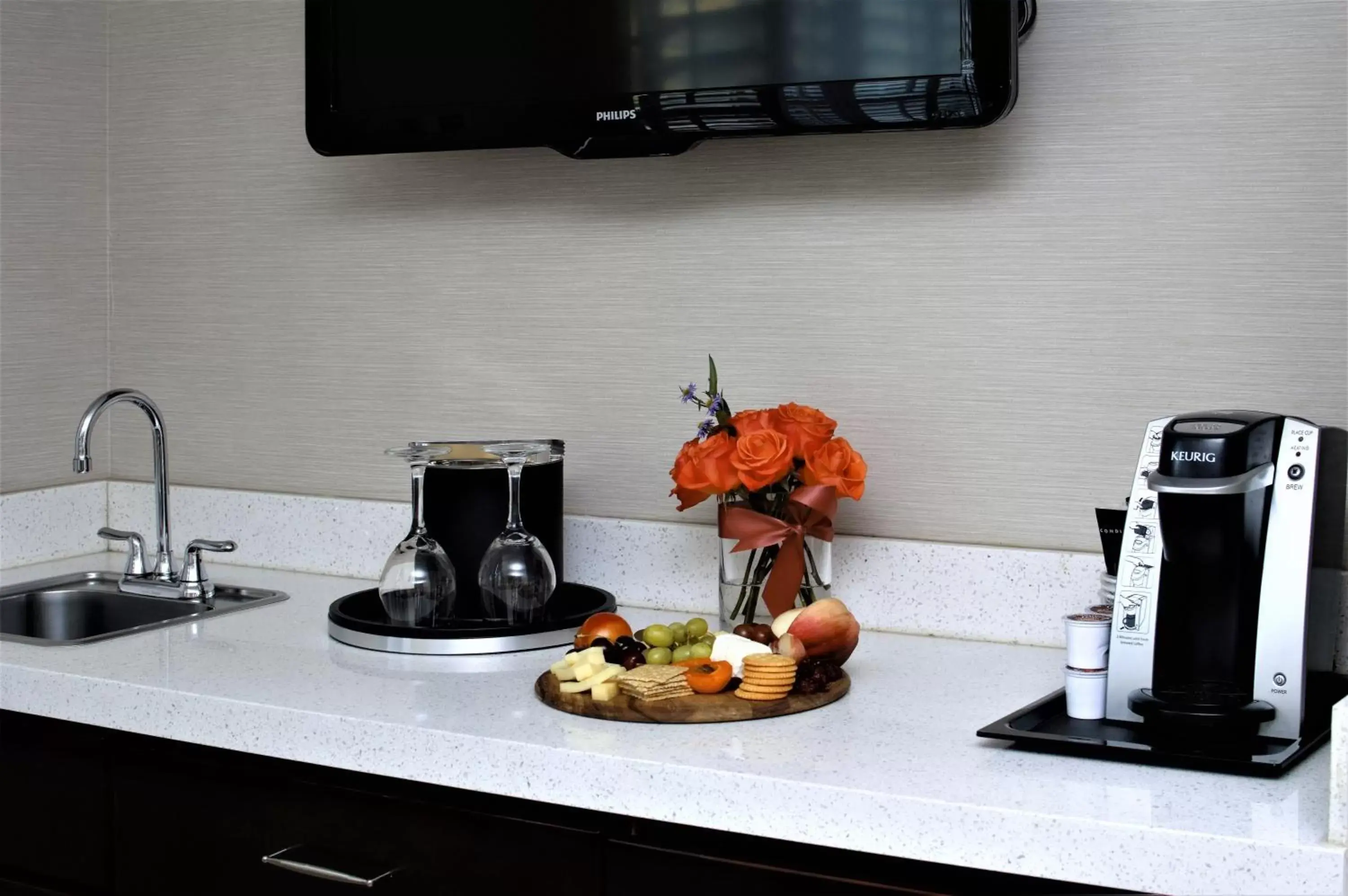 Photo of the whole room, Kitchen/Kitchenette in Hotel Indigo Napa Valley, an IHG Hotel