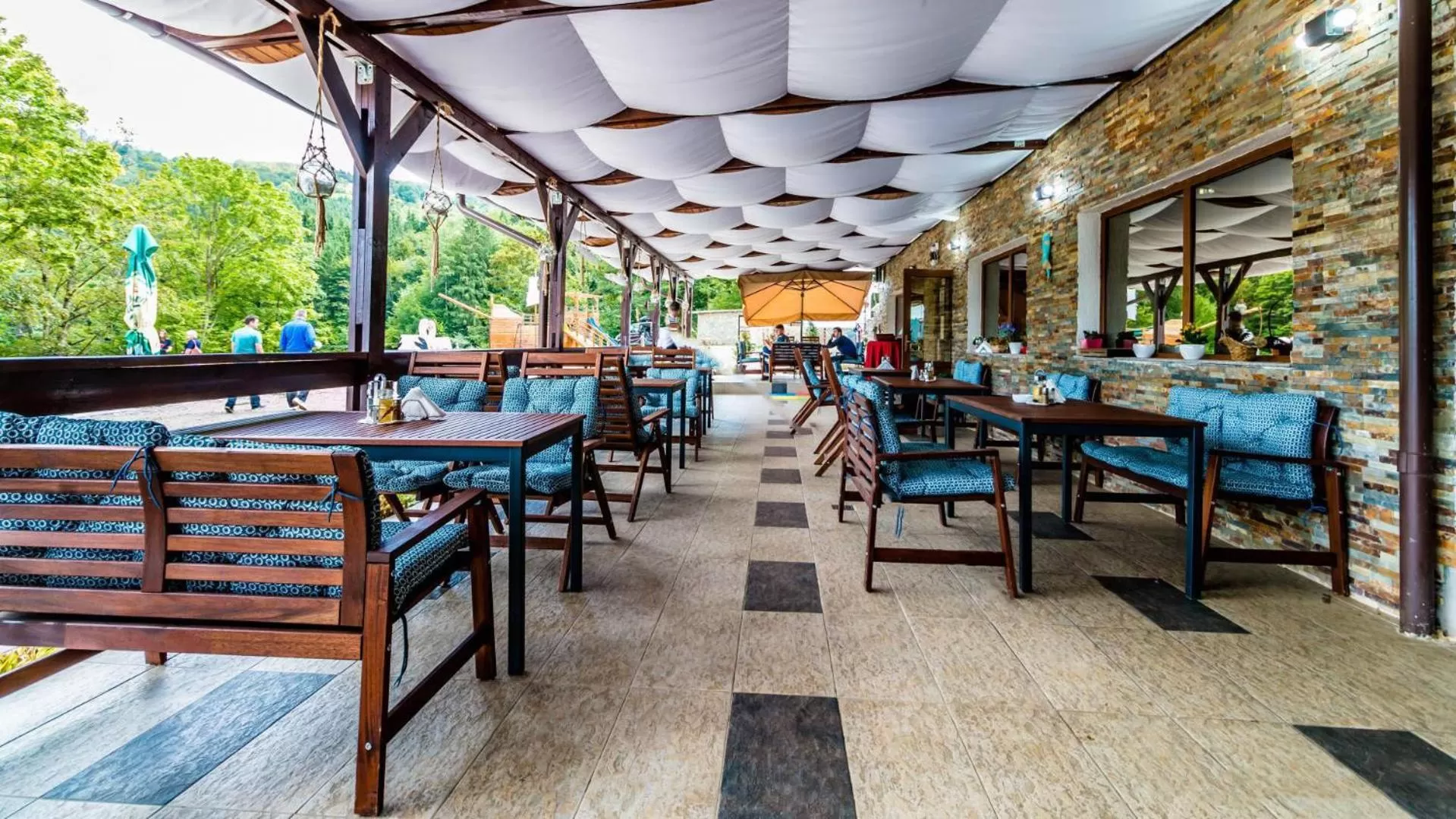 Restaurant/places to eat in Complex Ancora