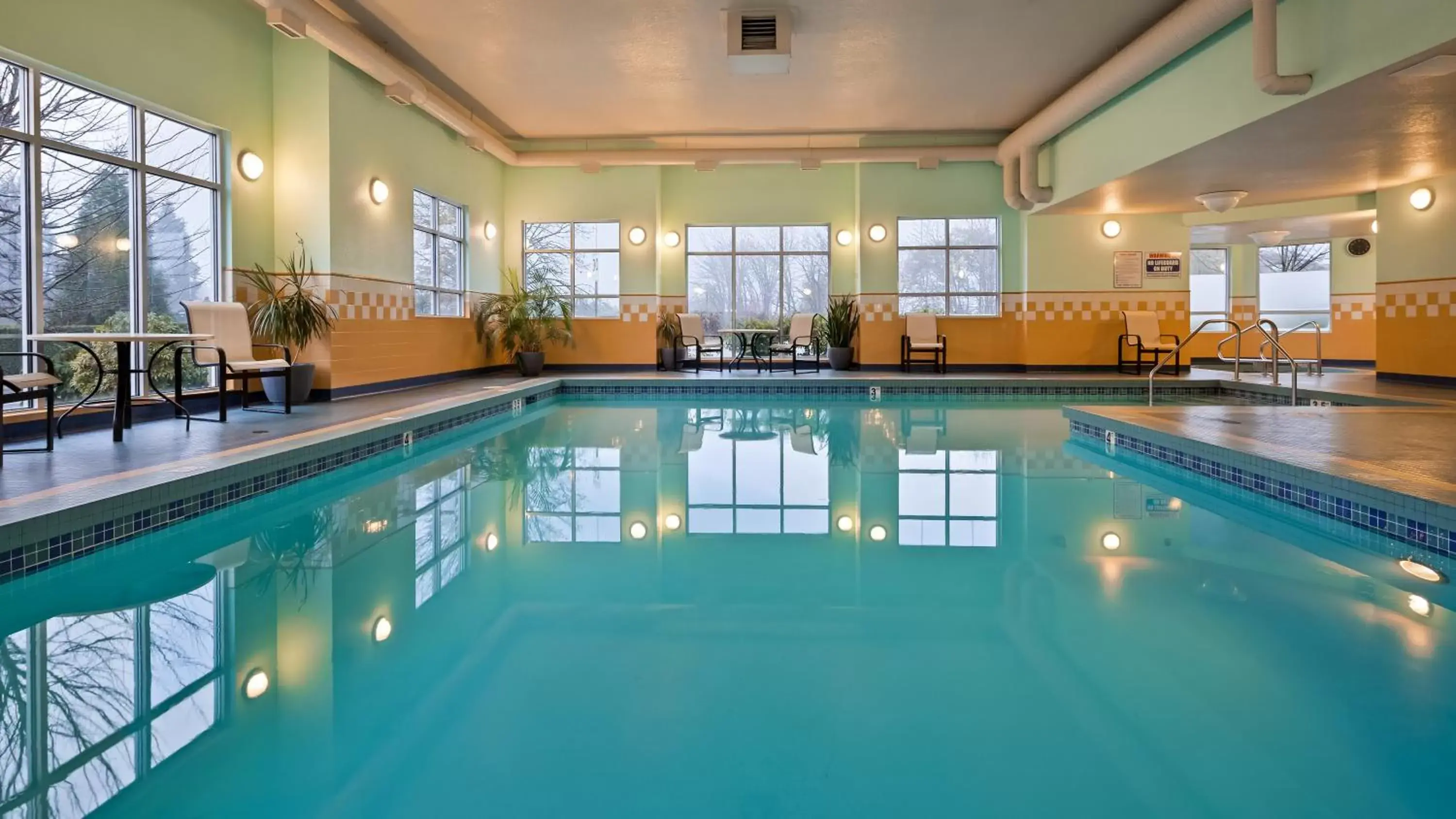 Swimming pool in Best Western PLUS Chemainus Inn Swimming pool in Best Western PLUS Chemainus Inn