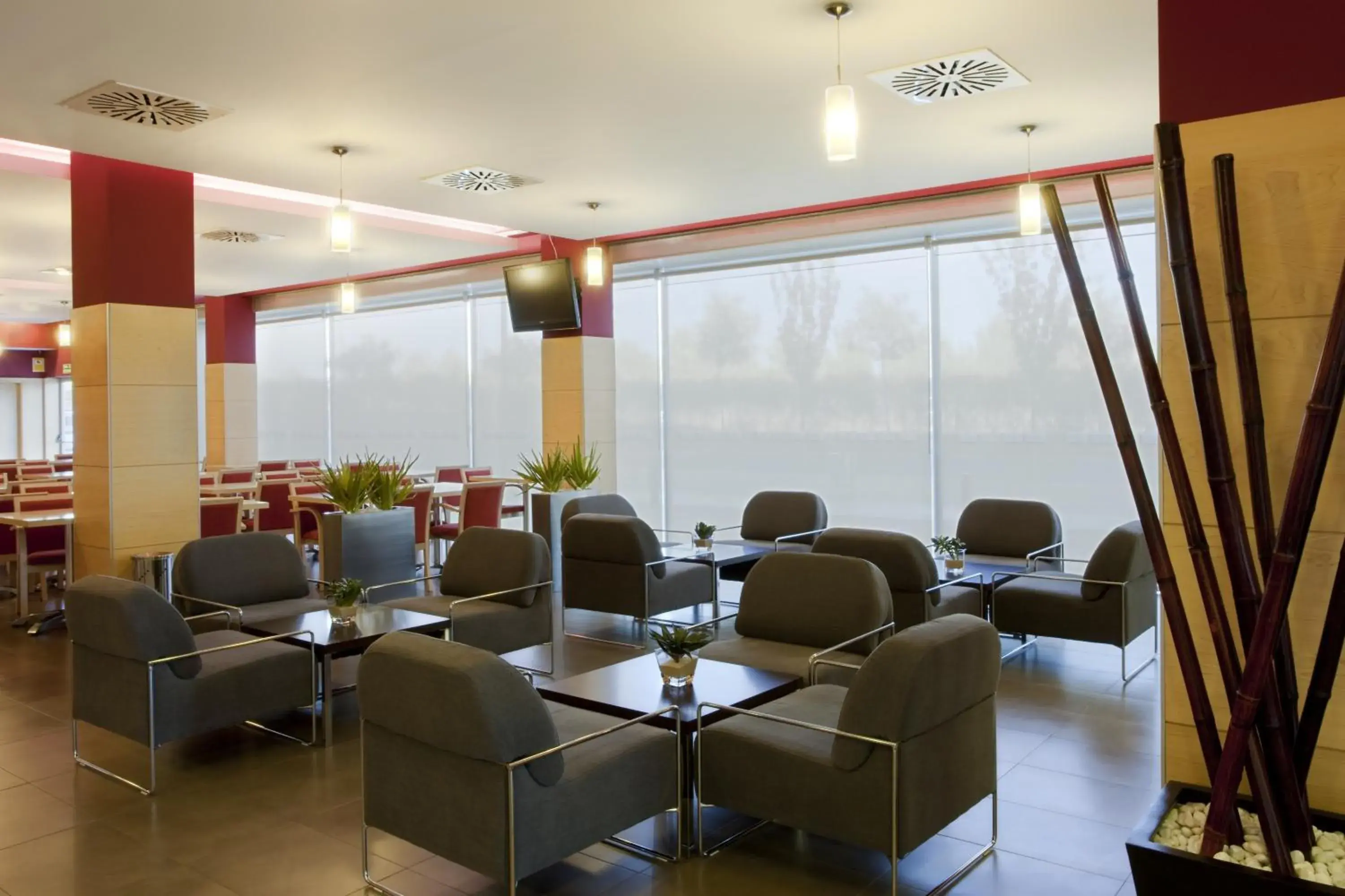Lounge or bar in Holiday Inn Express Madrid-Getafe