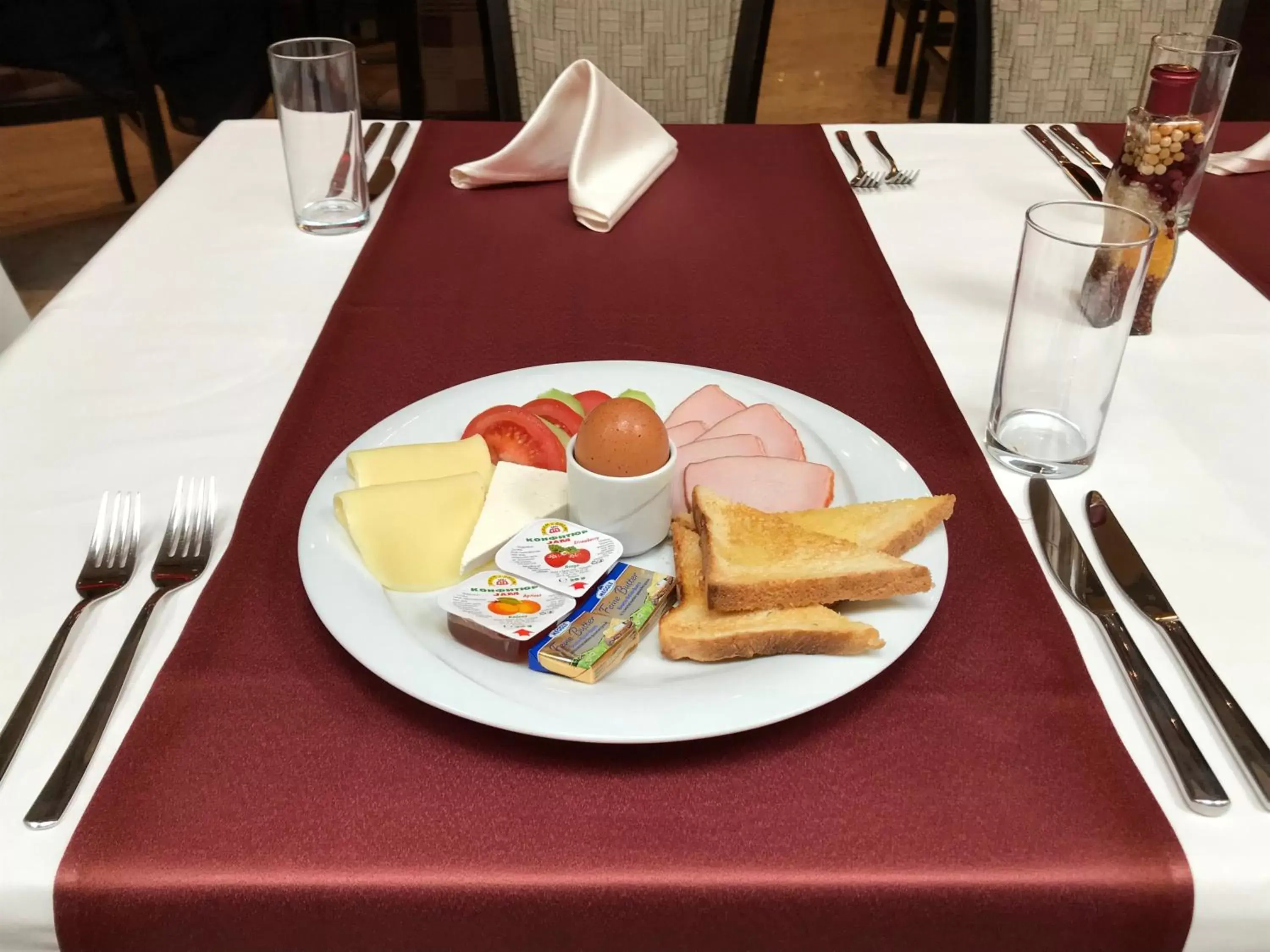 Continental breakfast in Favorit Hotel