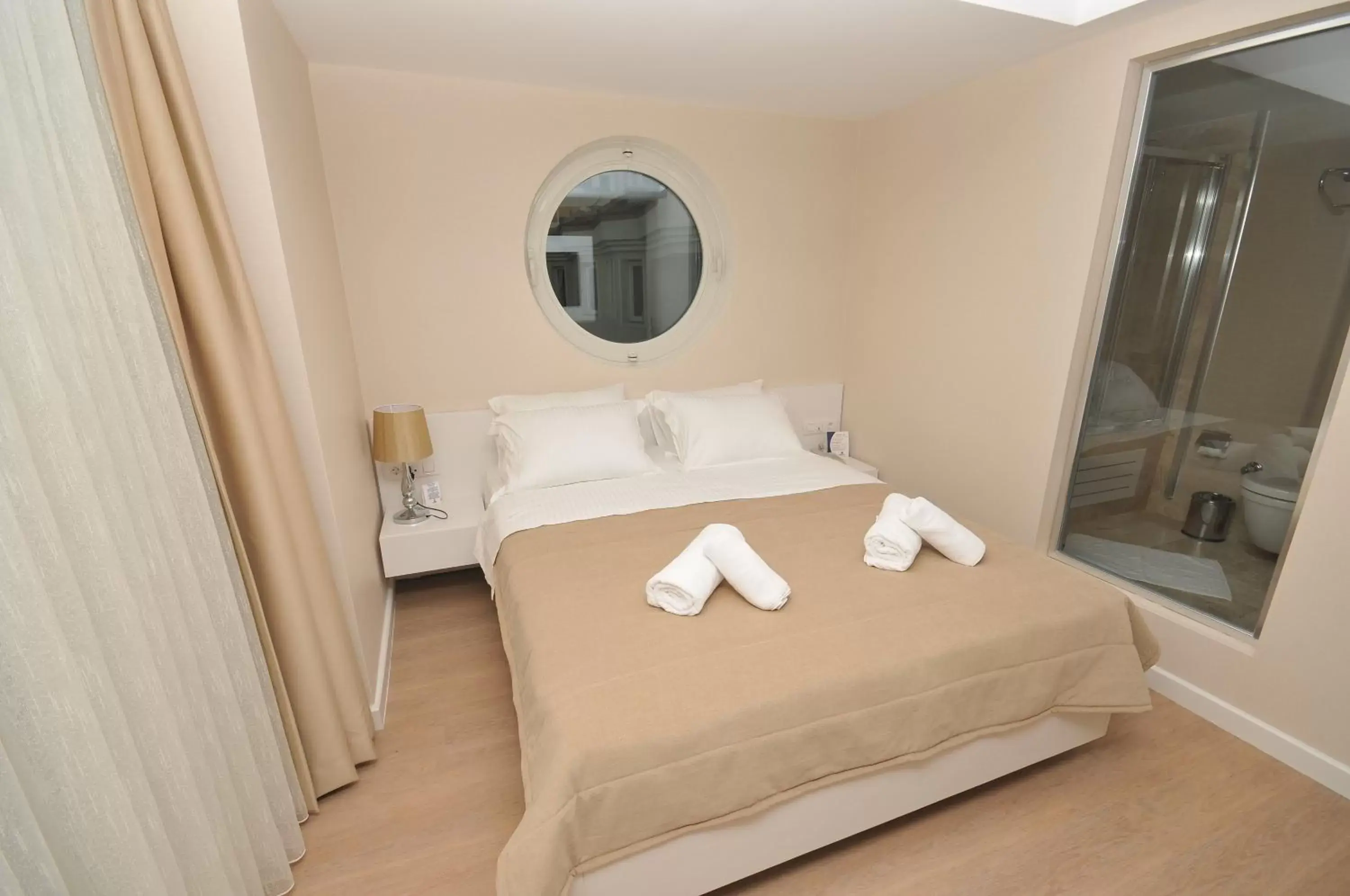 Bedroom, Room Photo in Alesta Yacht Hotel