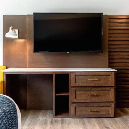 TV and multimedia, TV/Entertainment Center in Homestay Suites - Studios & Spas