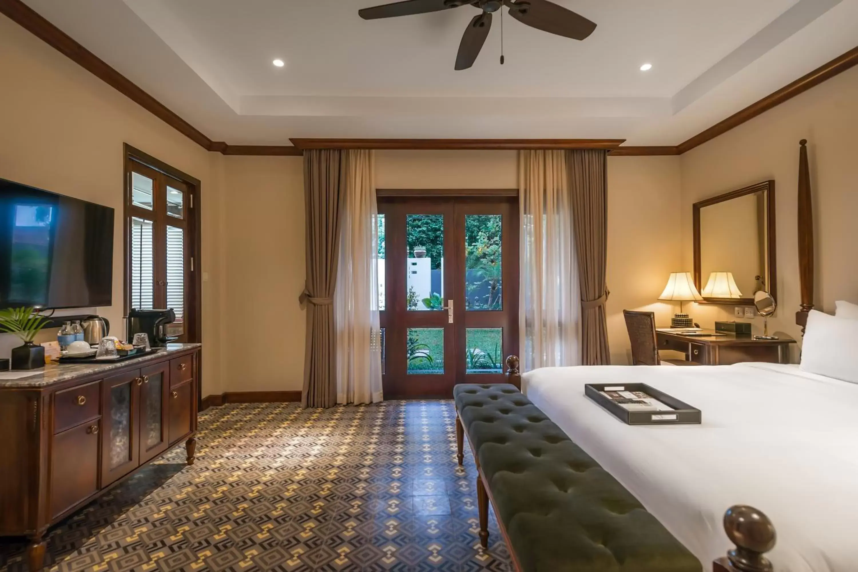 Bedroom, TV/Entertainment Center in La Siesta Hoi An Resort & Spa