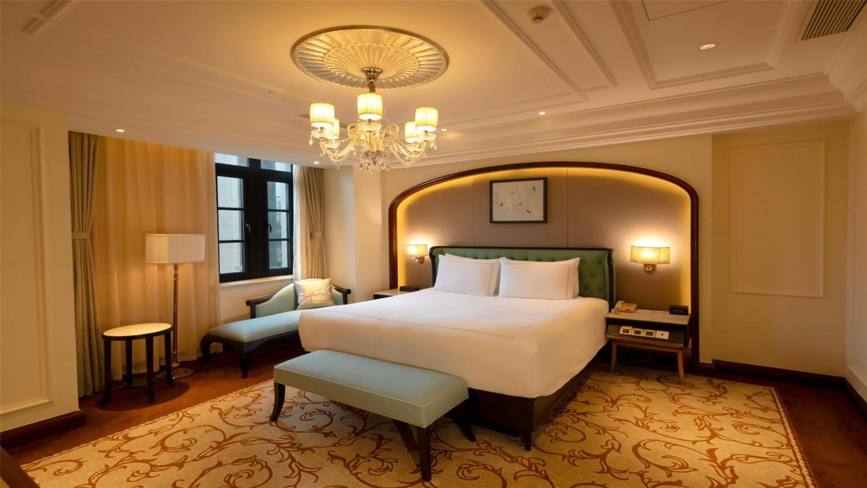 Photo of the whole room, Bed in InterContinental Shanghai Ruijin by IHG - Downtown Historic Iconic Garden Hotel