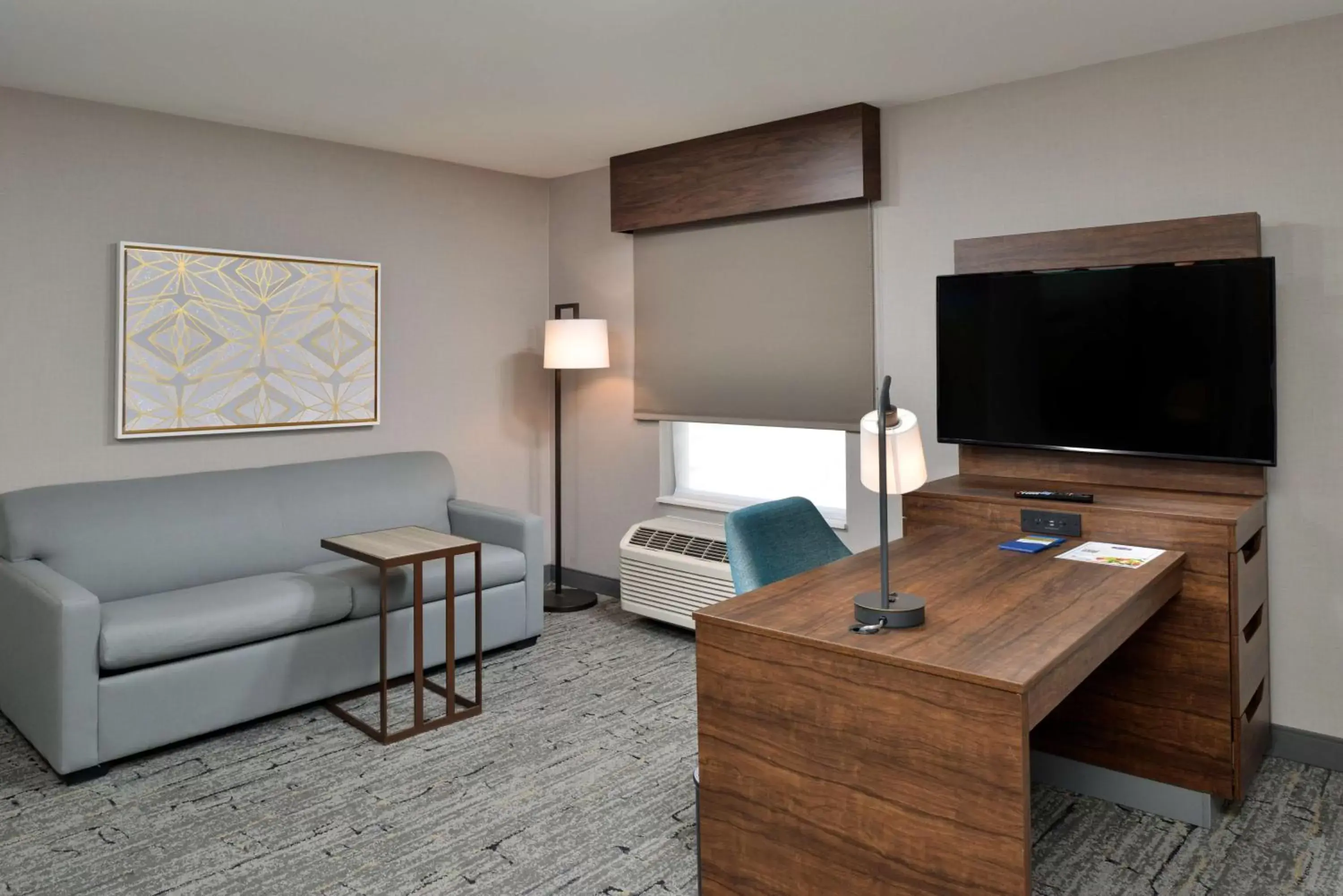 Bedroom, TV/Entertainment Center in Hampton Inn & Suites Las Vegas Airport