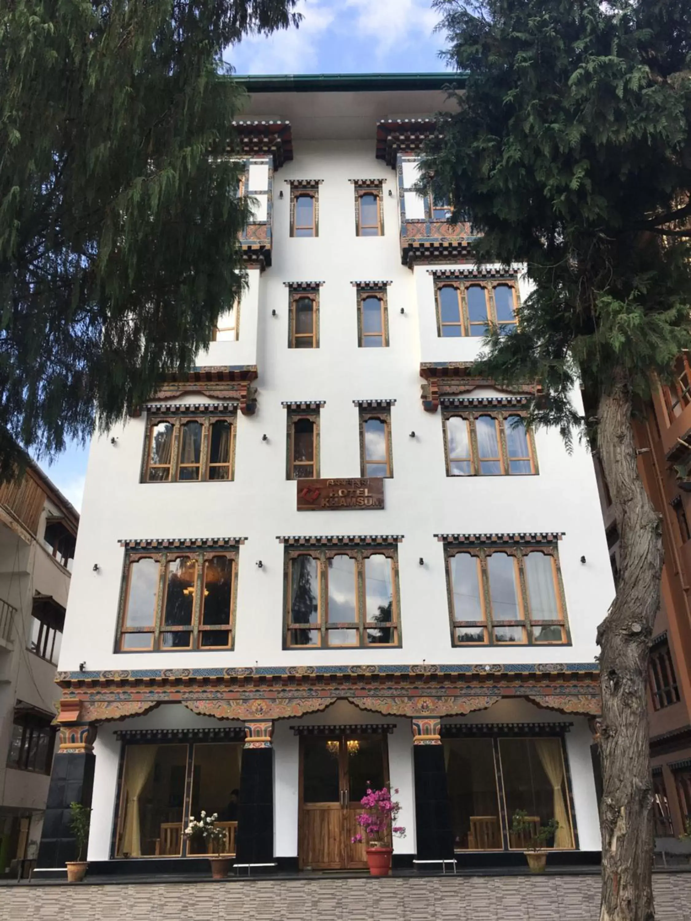 Facade/entrance in Hotel Khamsum Facade/entrance in Hotel Khamsum