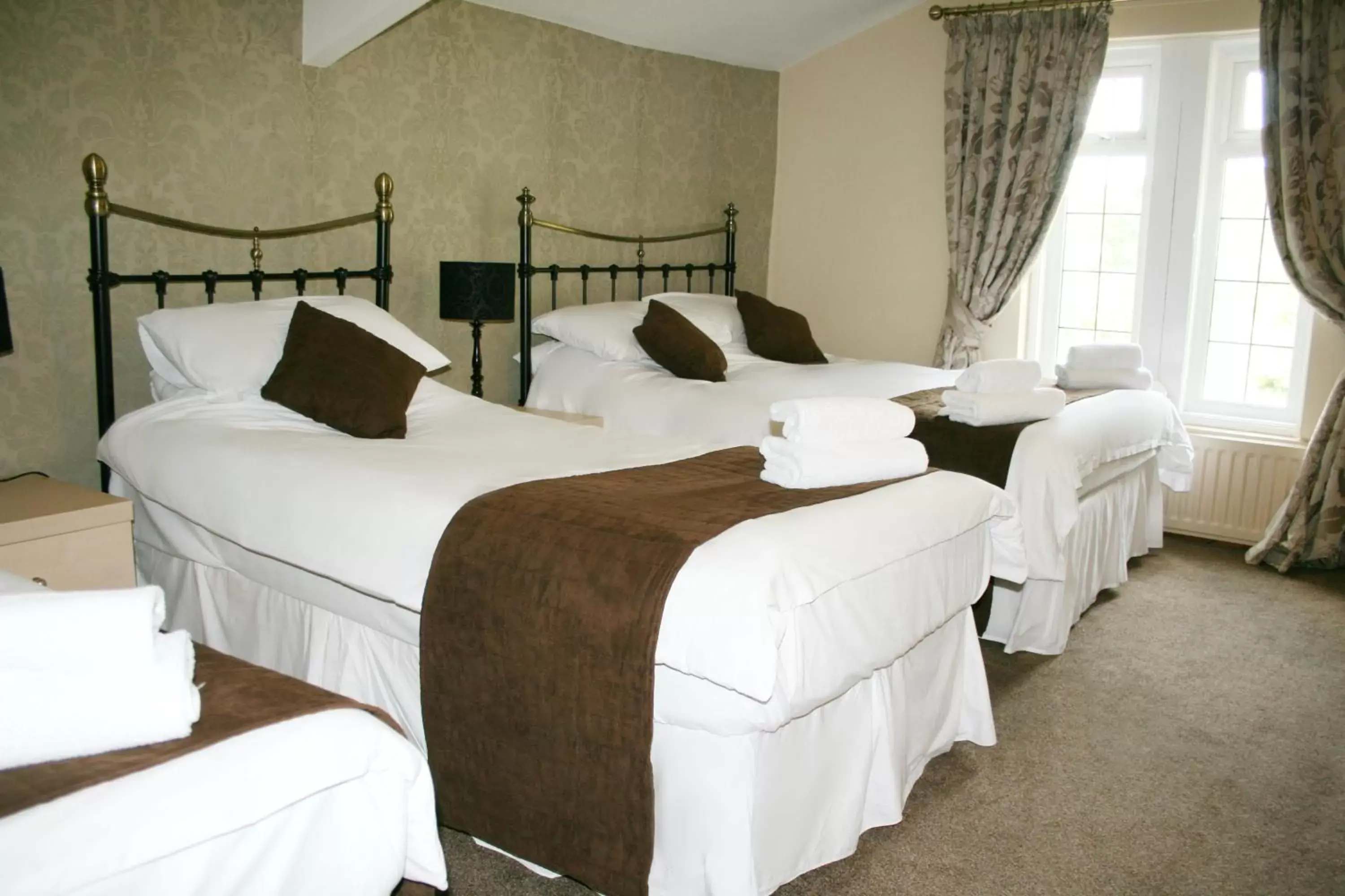 Photo of the whole room, Bed in Anglers Arms