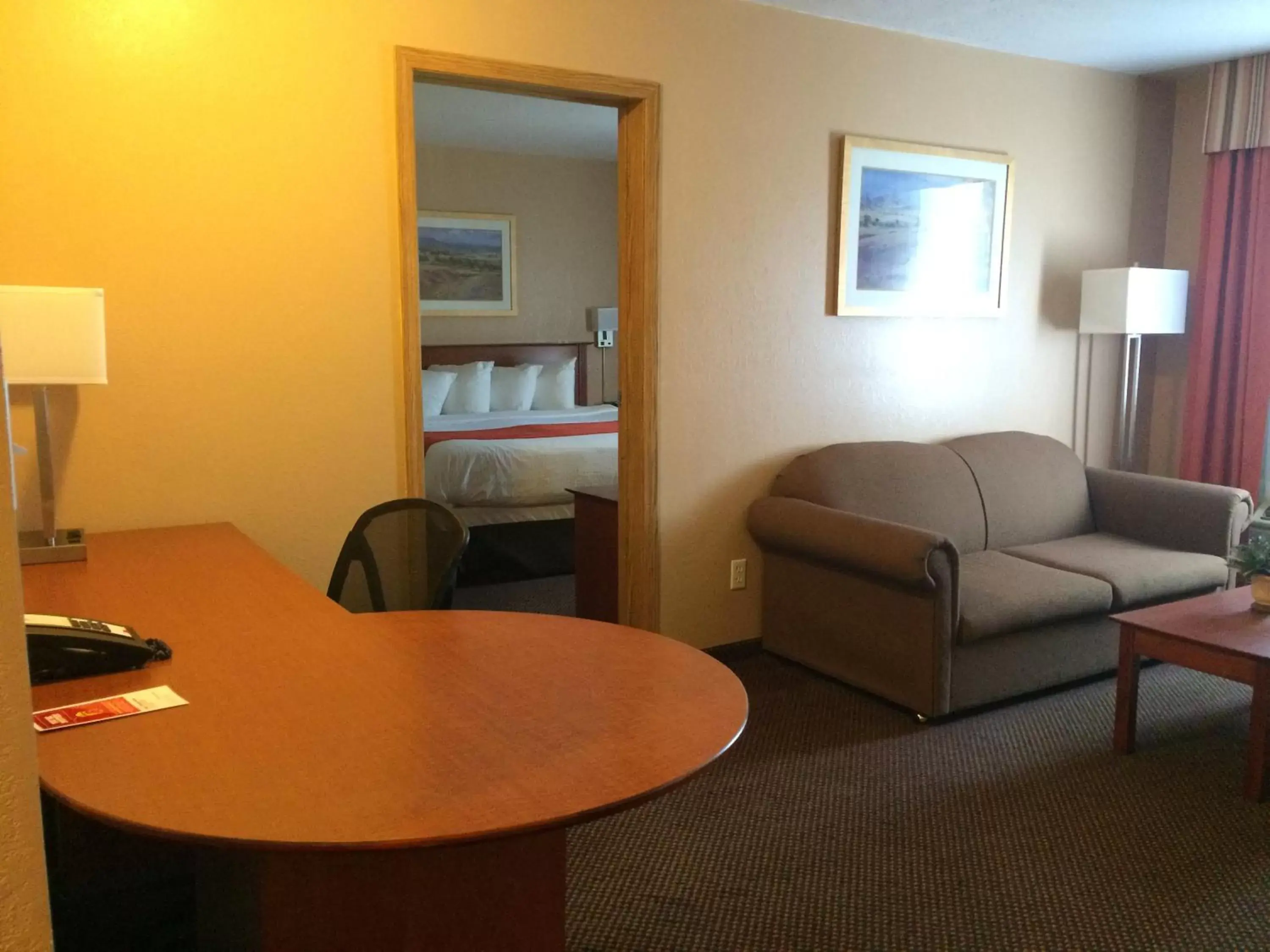 Living room, Lobby/Reception in Super 8 by Wyndham Drayton Valley