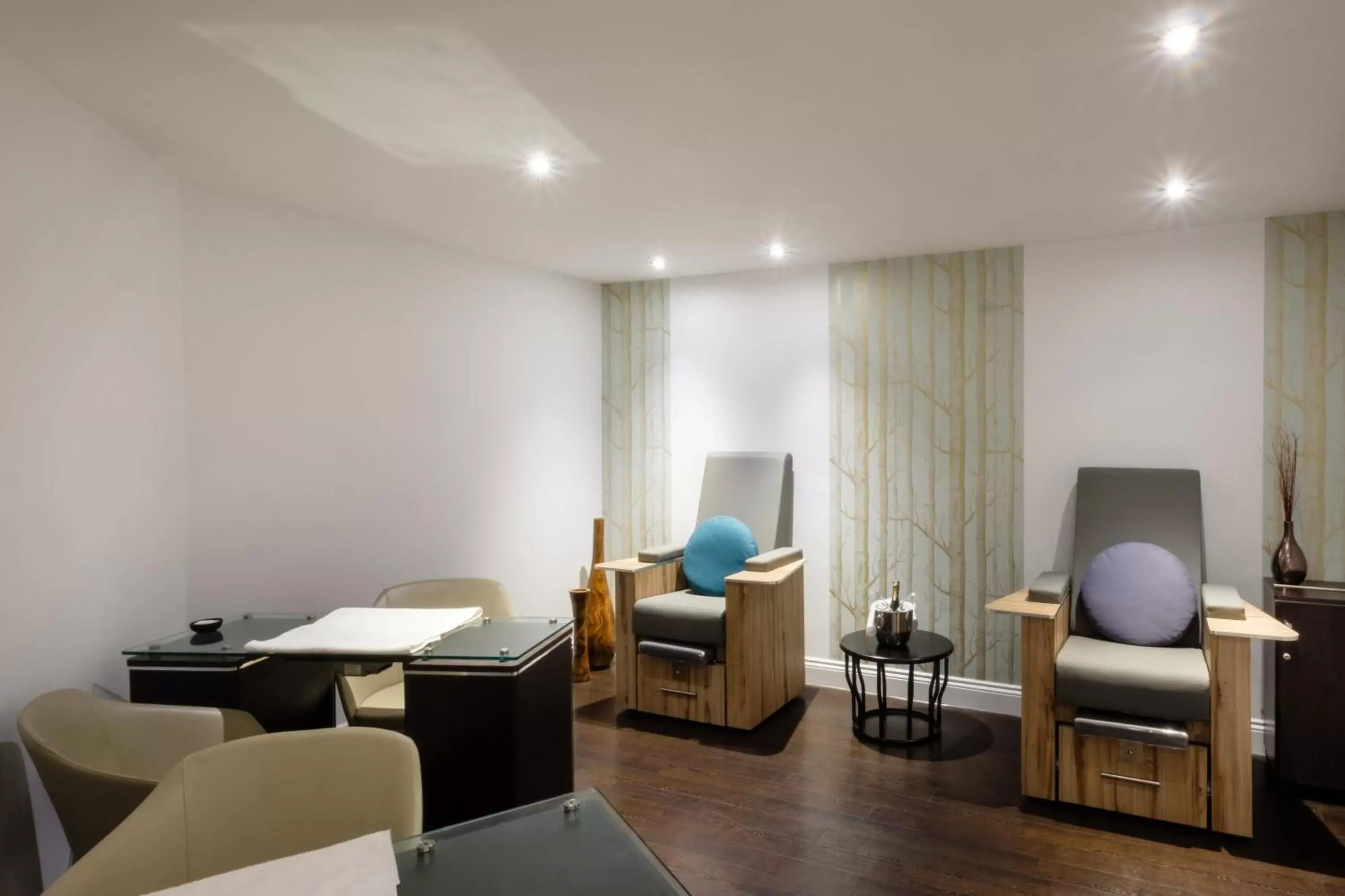 Spa and wellness centre/facilities, Lounge/Bar in Crowne Plaza Felbridge - Gatwick, an IHG Hotel