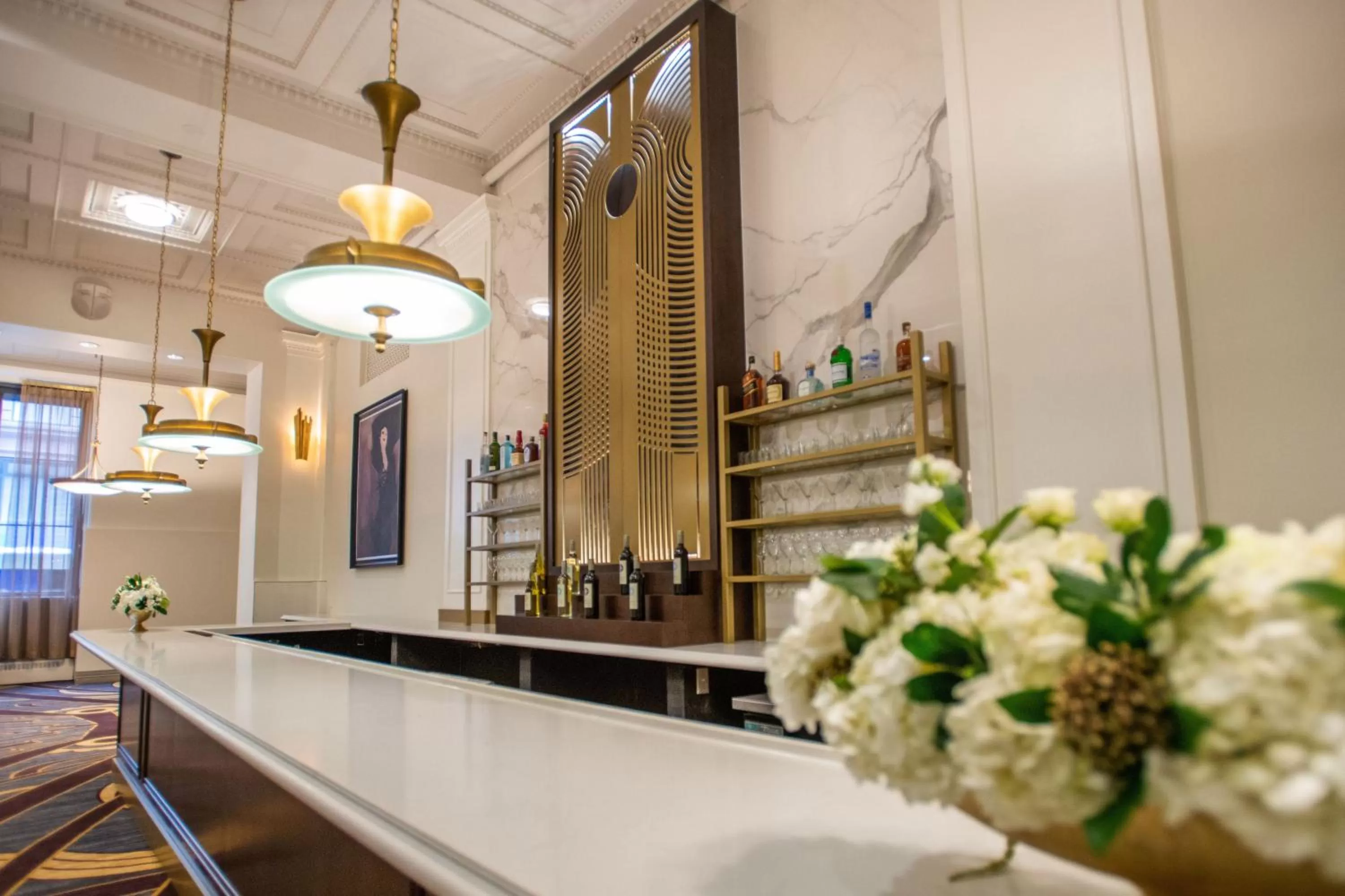 Lounge or bar in Magnolia Hotel Denver, a Tribute Portfolio Hotel