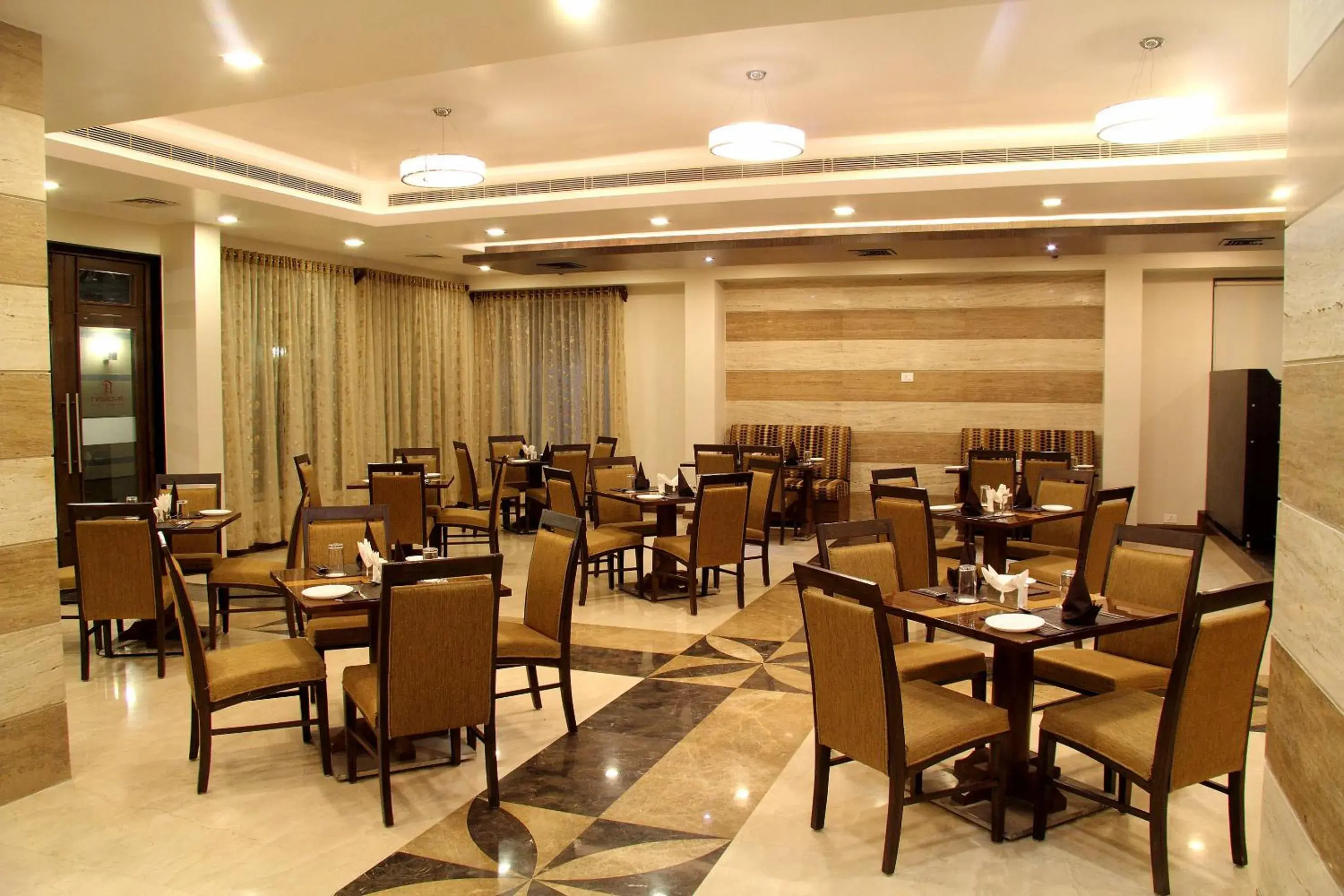 Restaurant/Places to Eat in Amantra Comfort Hotel