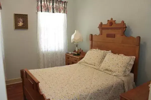 Bedroom, Bed in Inn at the Olde Silk Mill