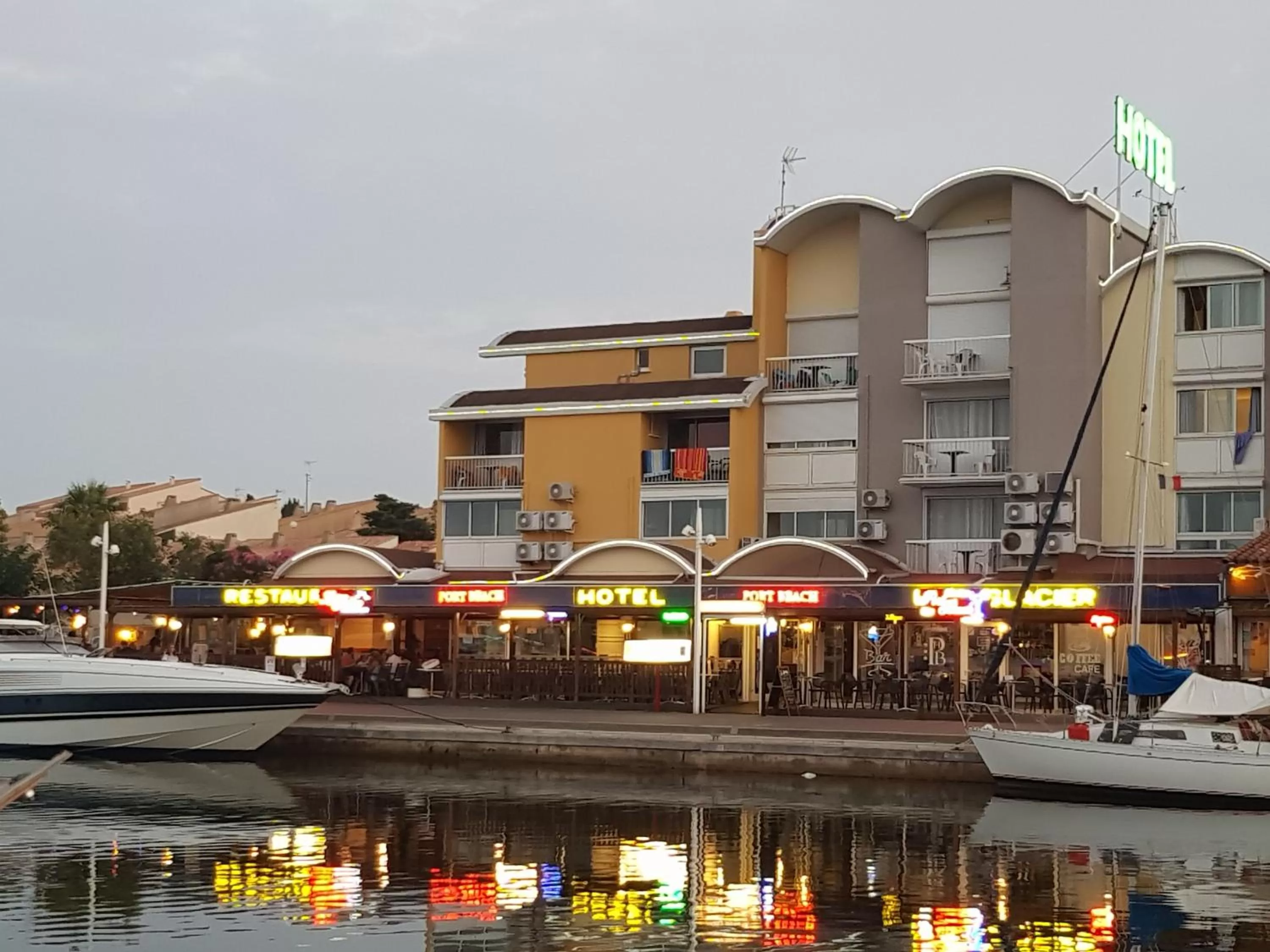 Facade/entrance, Property Building in Hôtel Port Beach