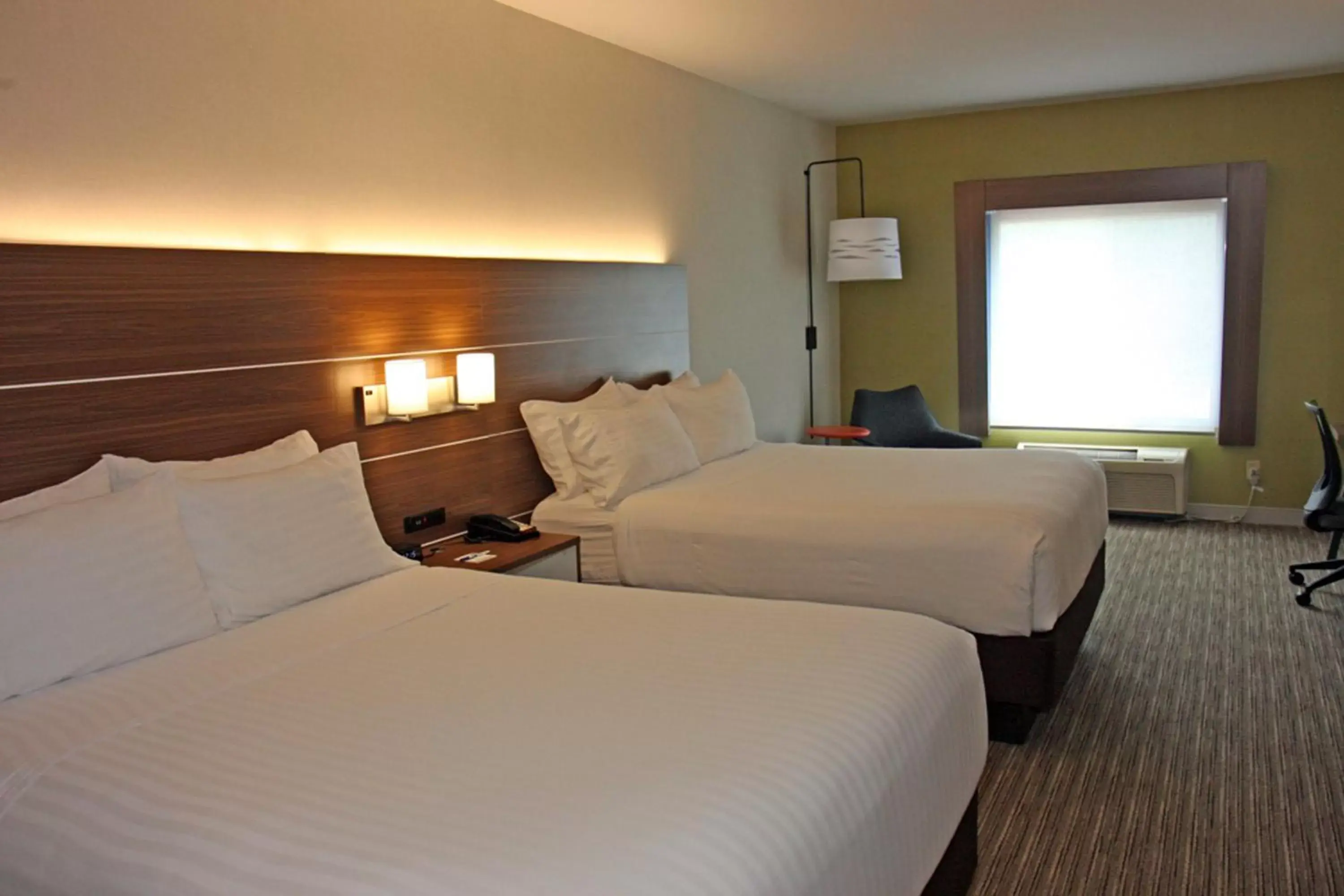 Photo of the whole room, Bed in Holiday Inn Express Branford-New Haven, an IHG Hotel