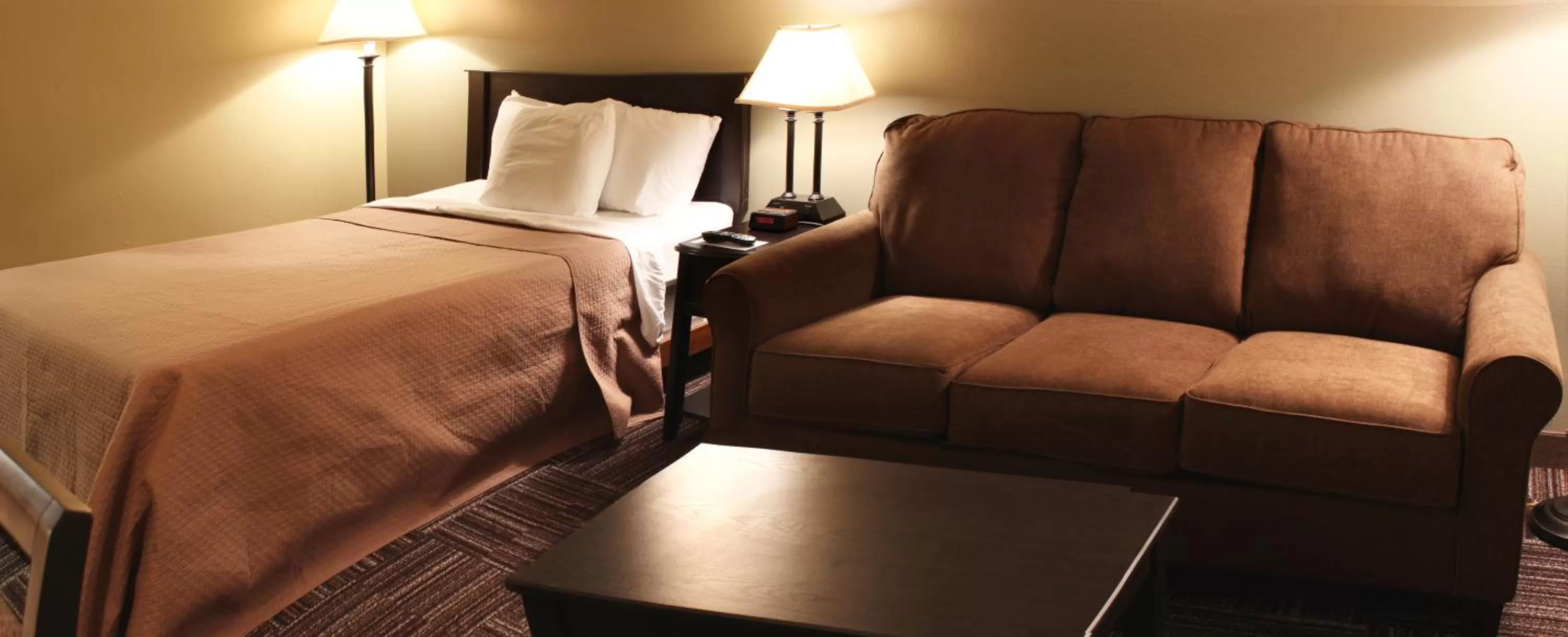 Bed in Sunlac Inn Devils Lake