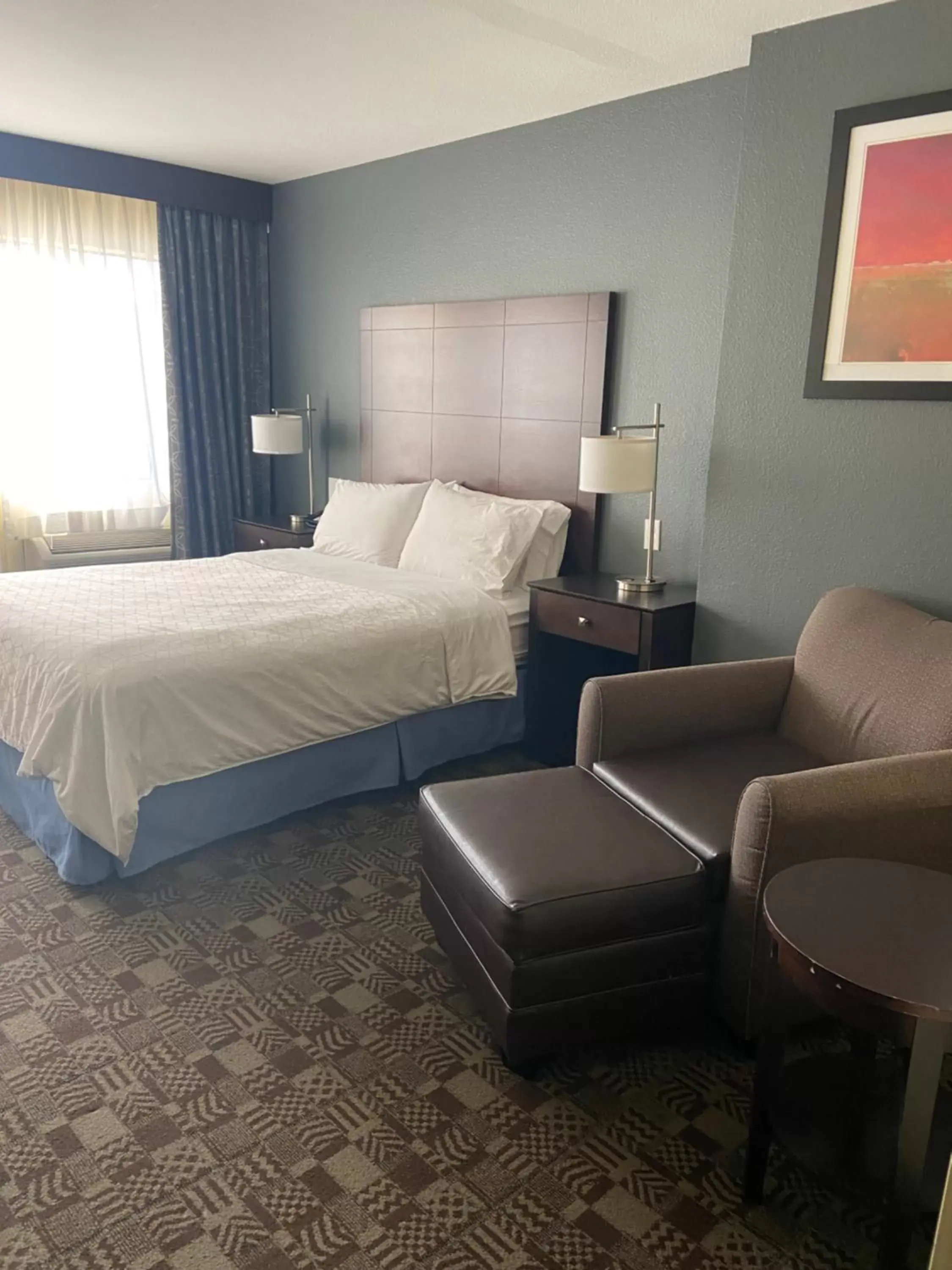 Bedroom, Bed in Holiday Inn Express Hotel & Suites Solana Beach-Del Mar, an IHG Hotel