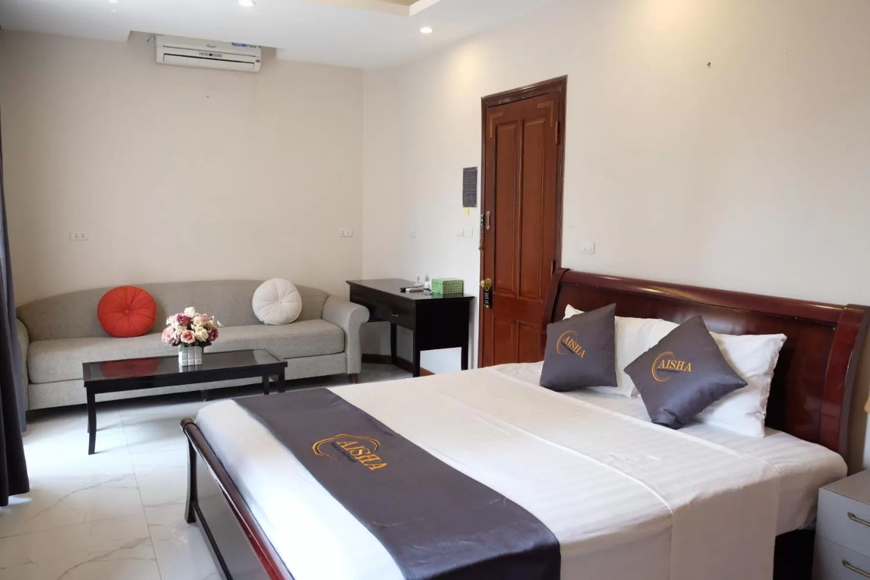 Photo of the whole room, Bed in Aisha HOTELS and APARTMENTS