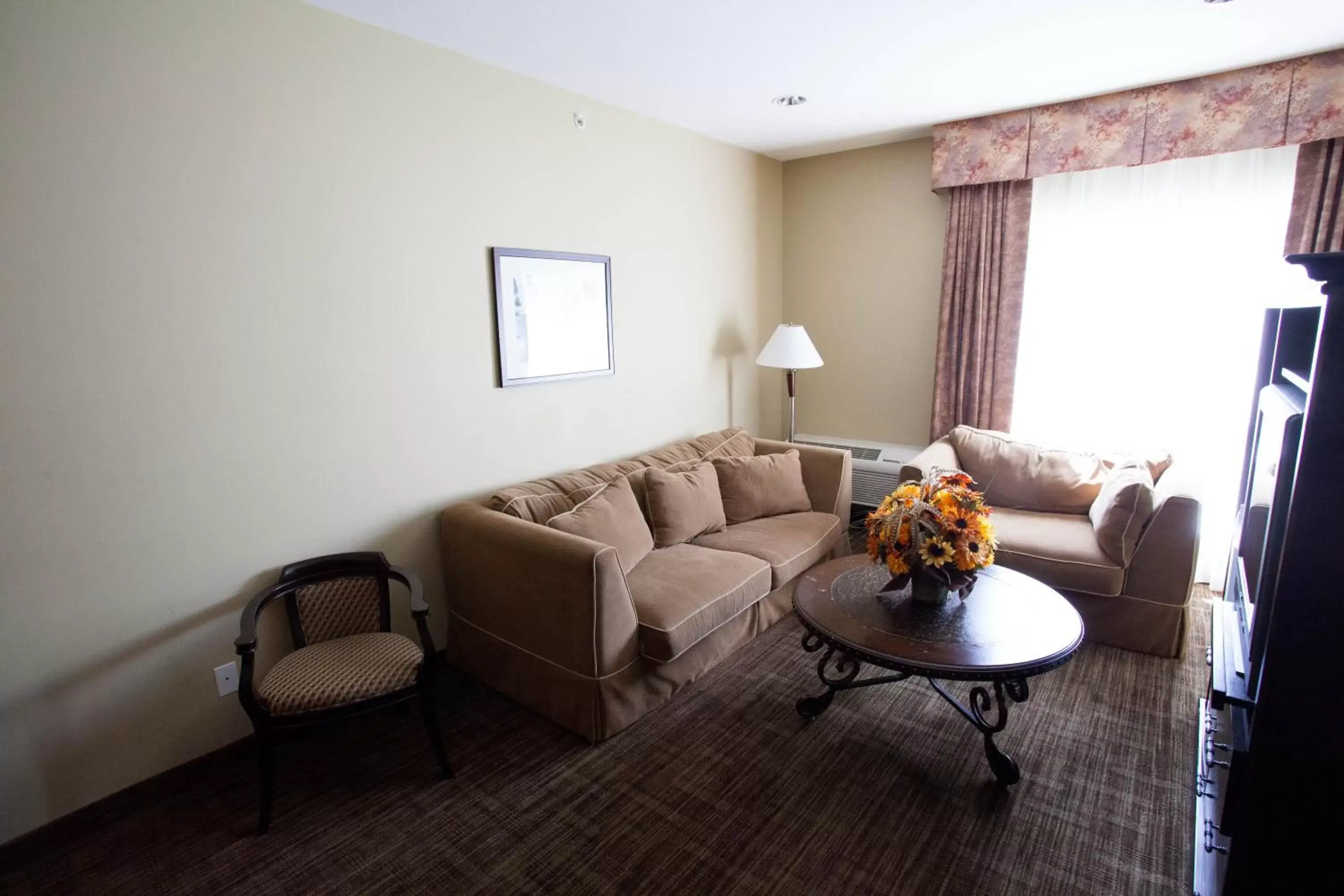 Living room, Seating Area in Days Inn by Wyndham Surrey