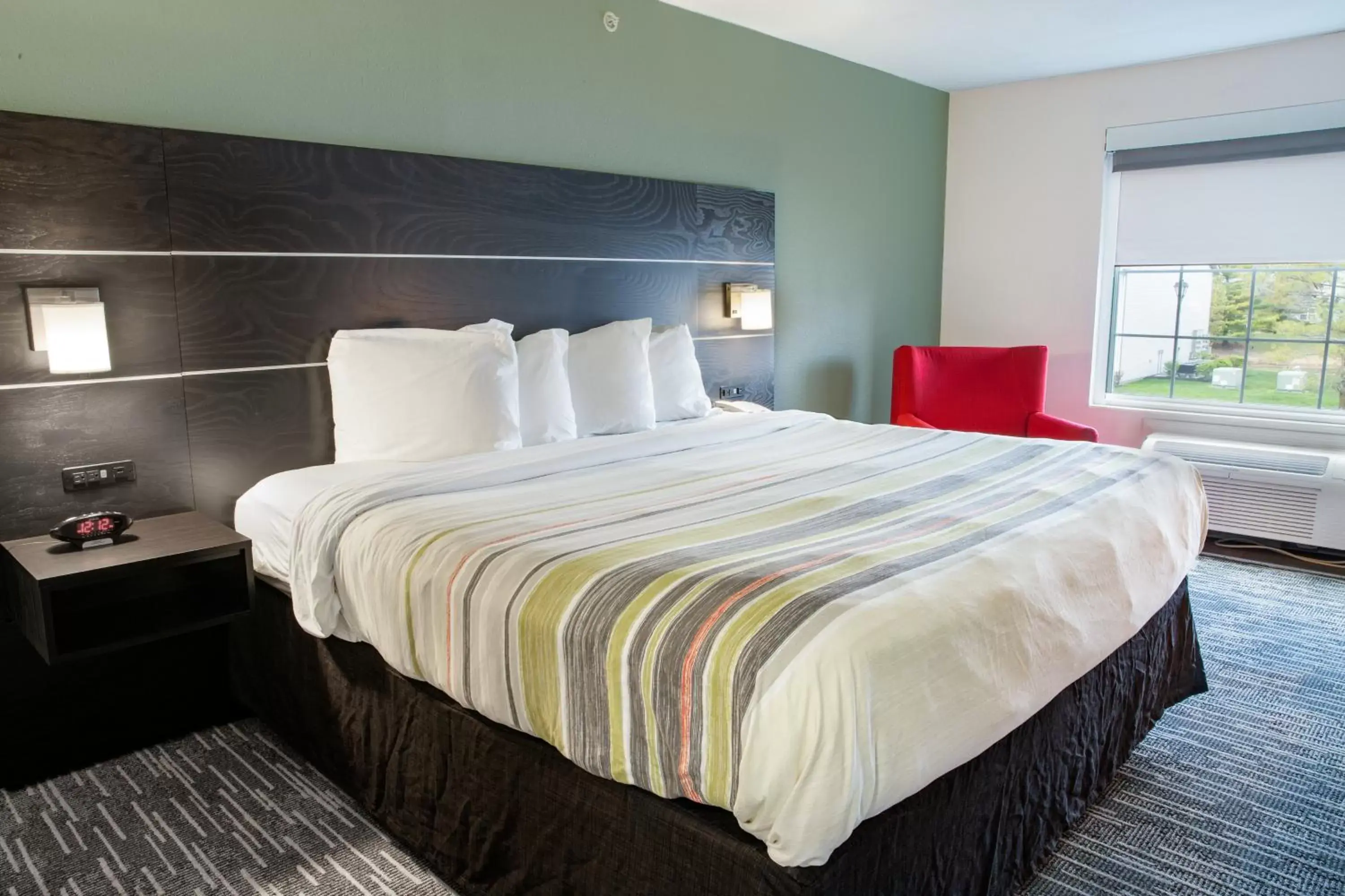 Bed in Country Inn & Suites by Radisson, Columbus West, OH