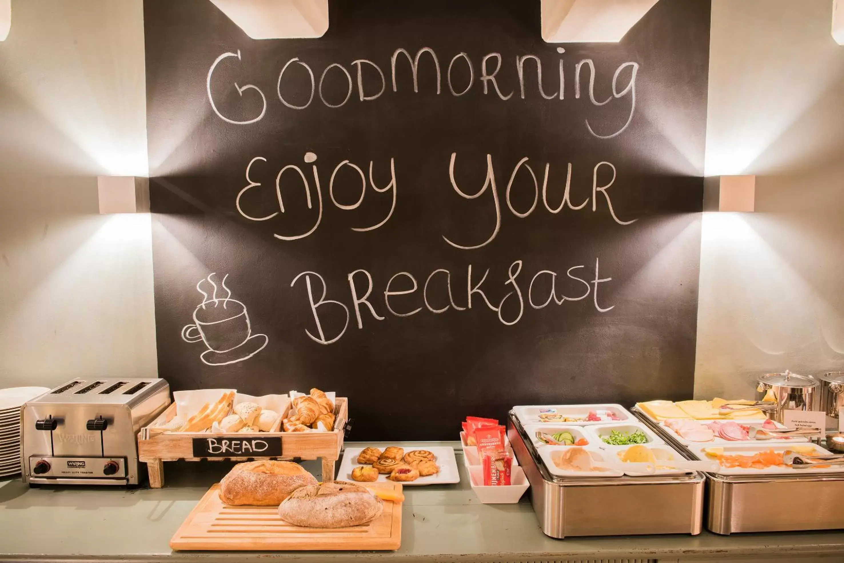 Continental breakfast, Food in Dikker & Thijs Hotel