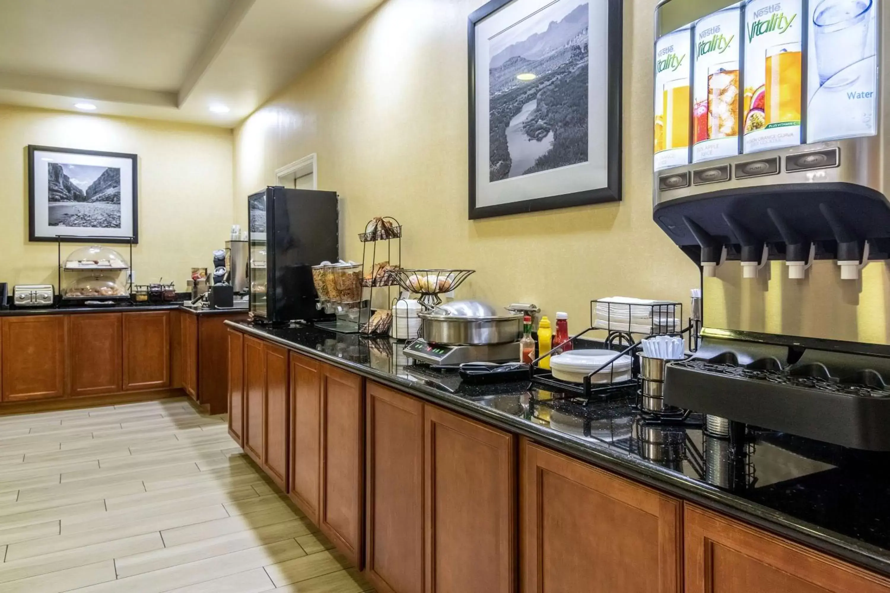 Breakfast, Restaurant/Places to Eat in Best Western Comanche Inn