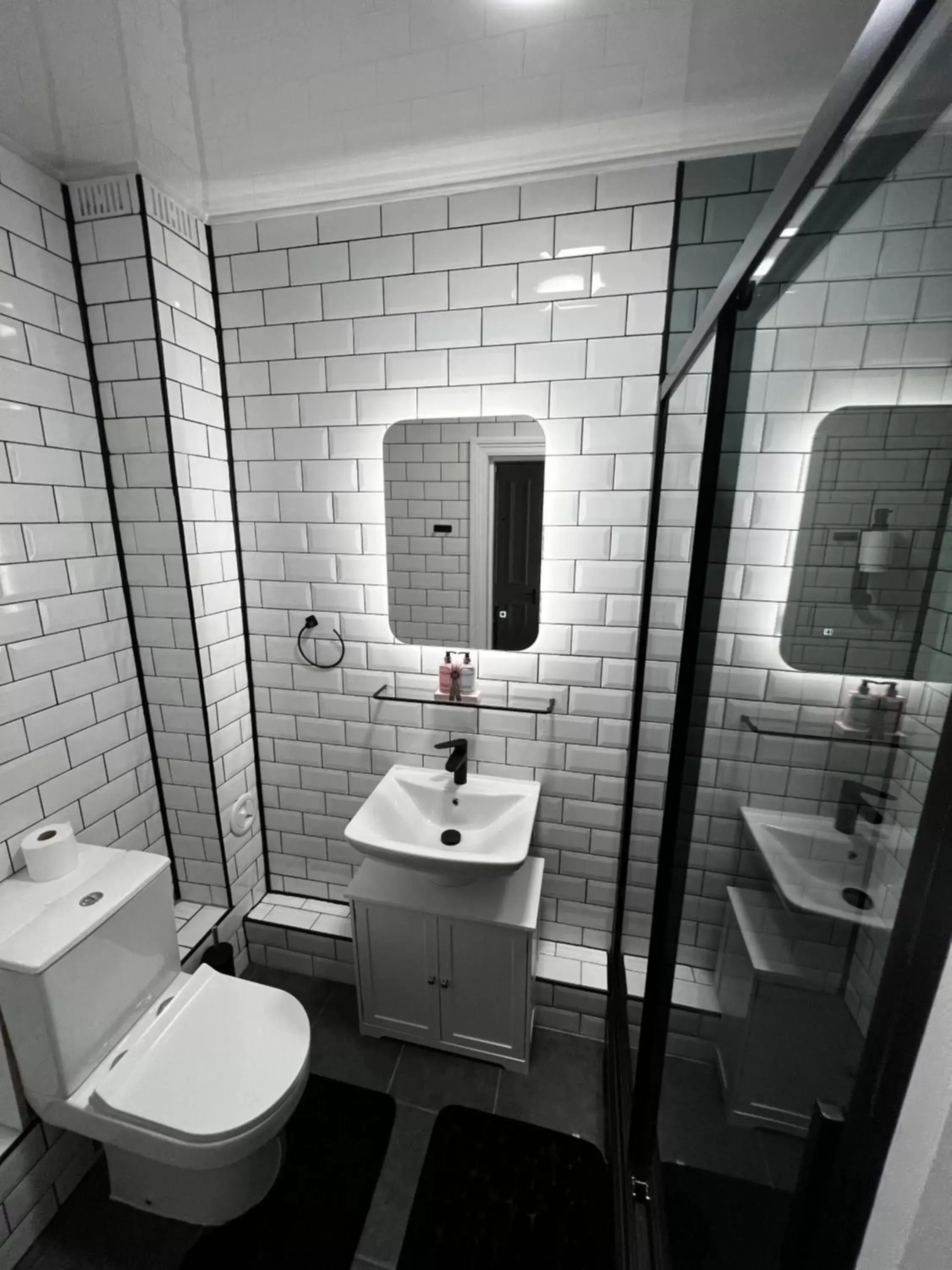 Bathroom in Amani Apartments - Glasgow City Centre