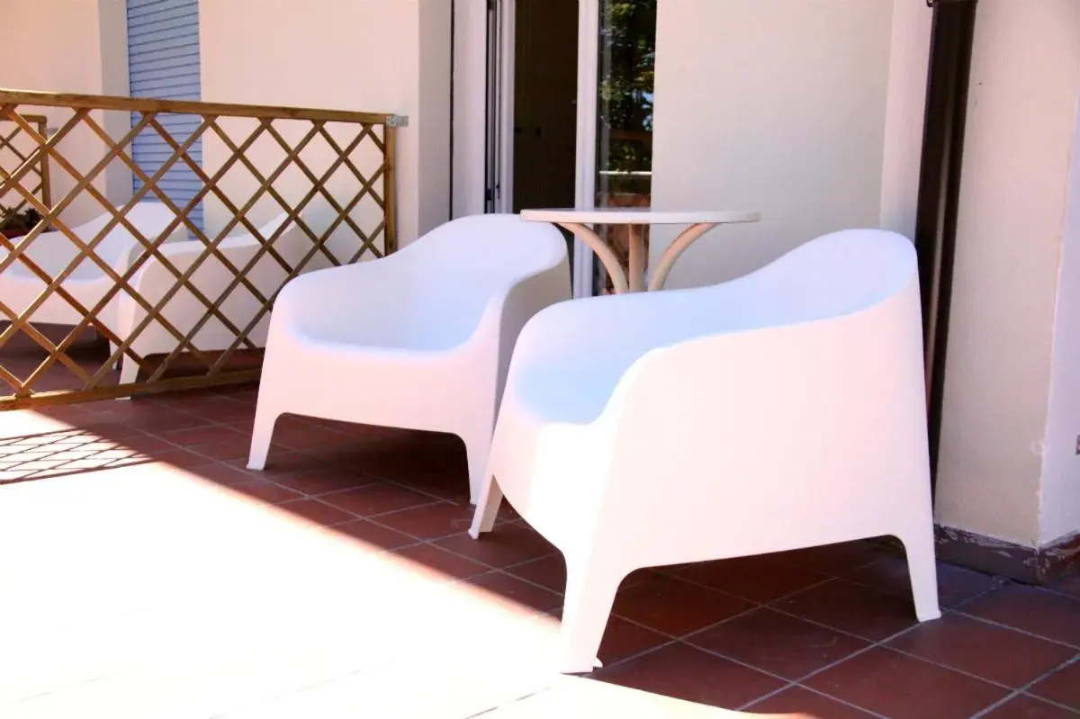 Balcony/Terrace, Seating Area in Alba Hotel