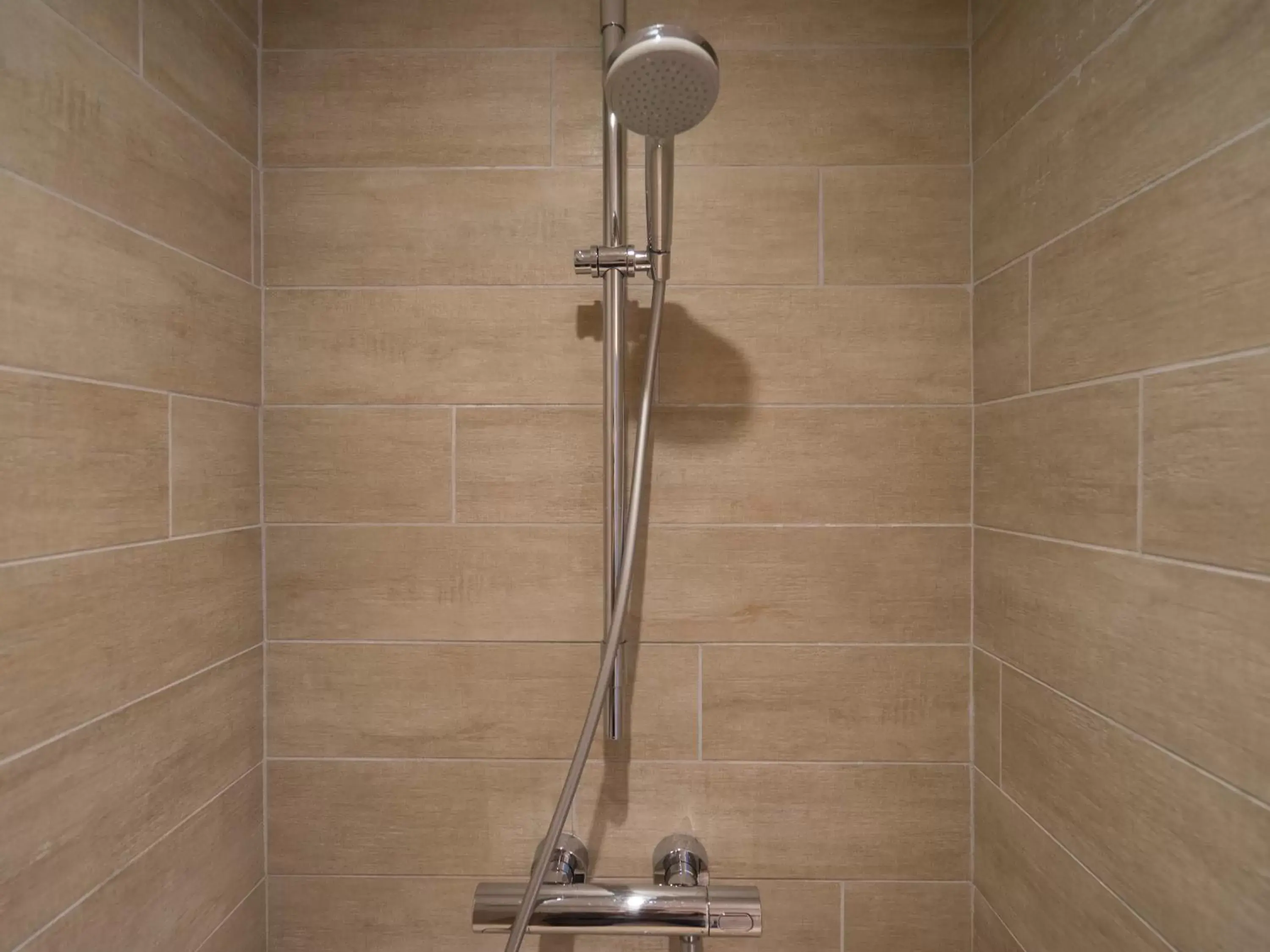 Shower, Bathroom in MiHotel Comte